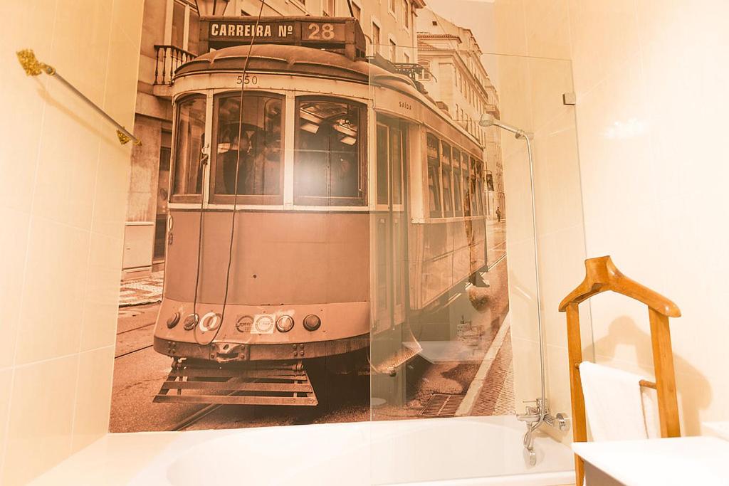 One-Bedroom Apartment with Street View photo 2
