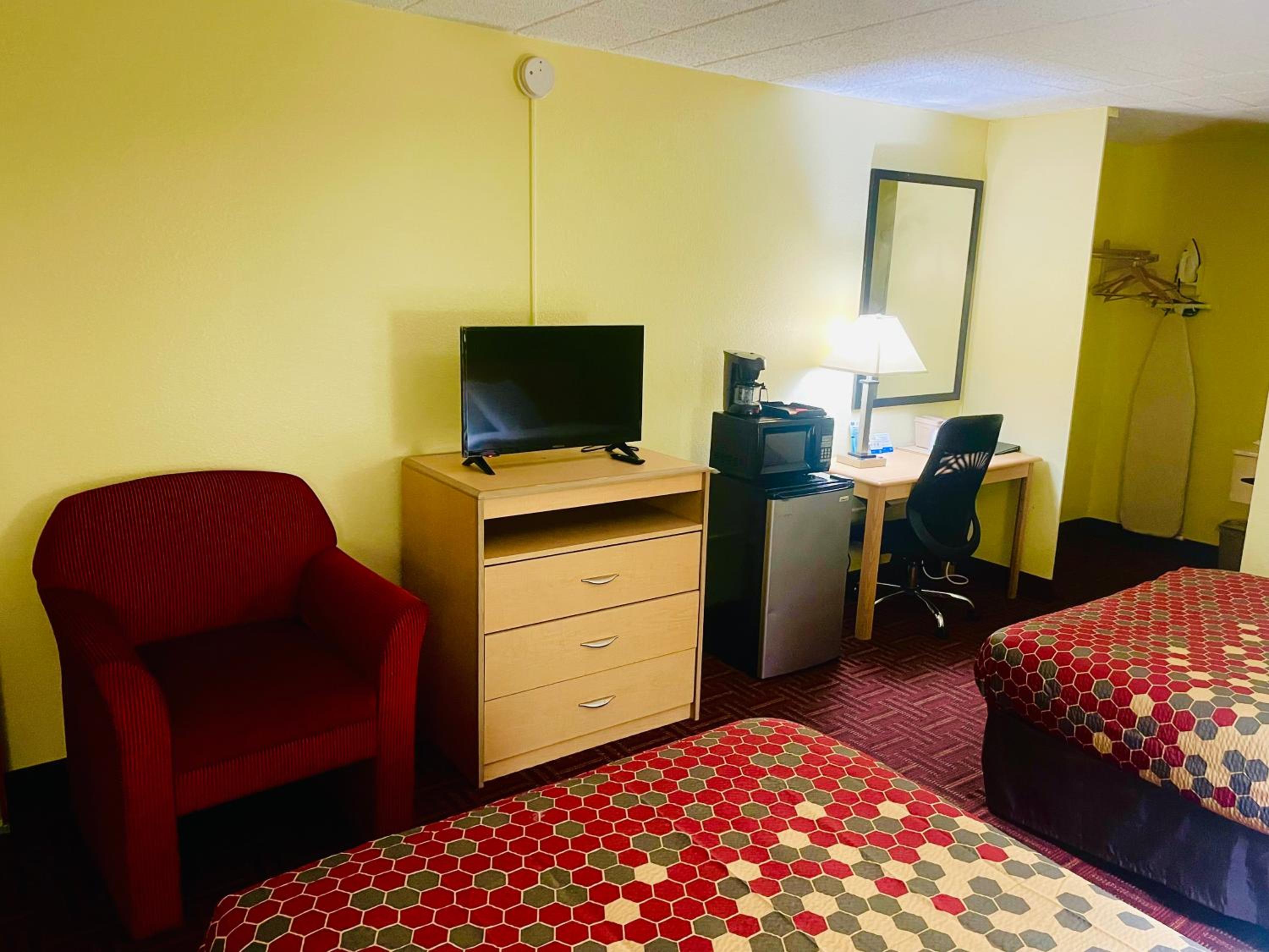 Double Room with Two Double Beds - Non-Smoking - Photo 2