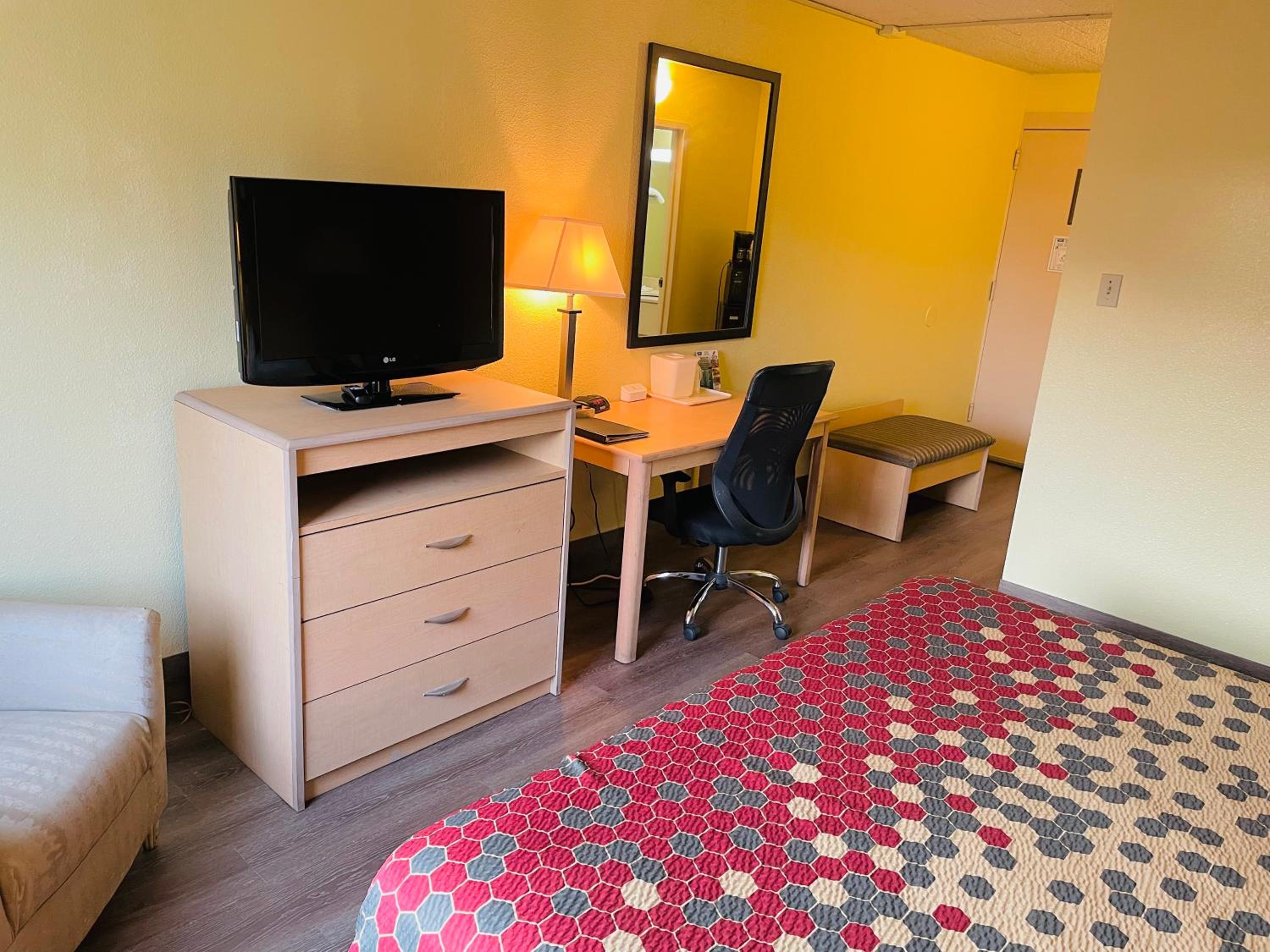 King Room - Non-Smoking - Photo 2