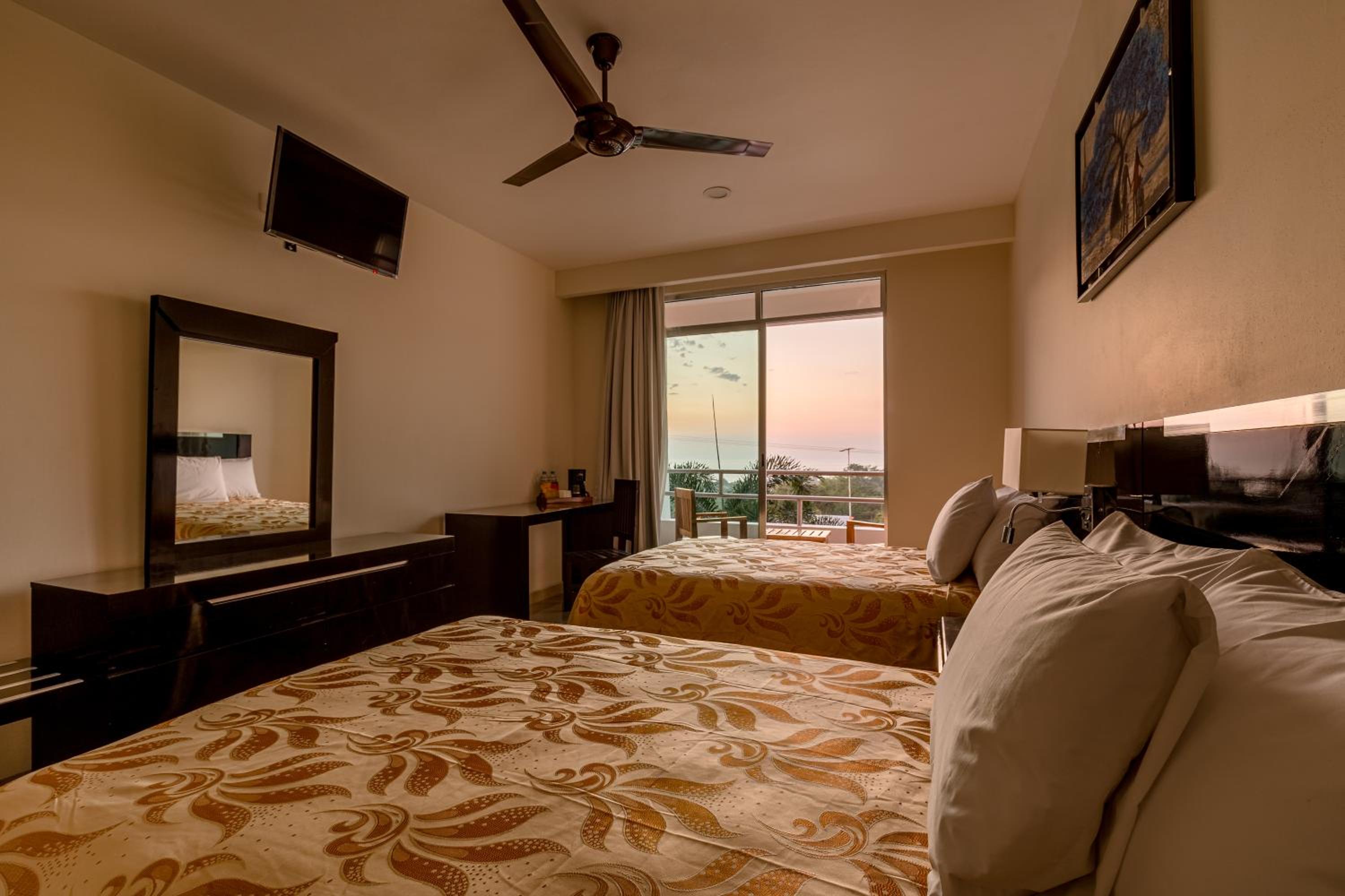 Deluxe Double Room With Balcony And Sea View