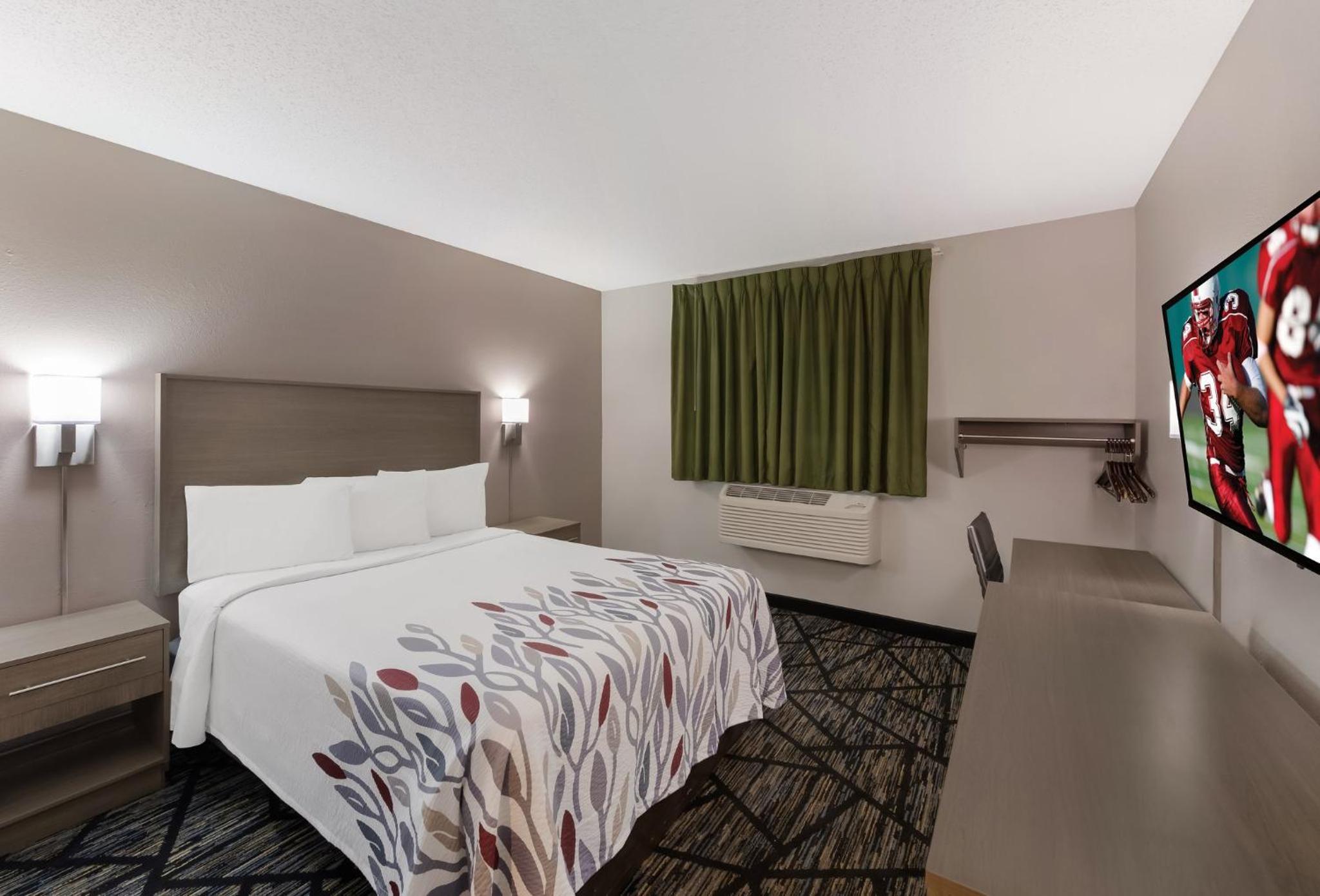 Deluxe Queen Room Disability Access Non-Smoking - Photo 1