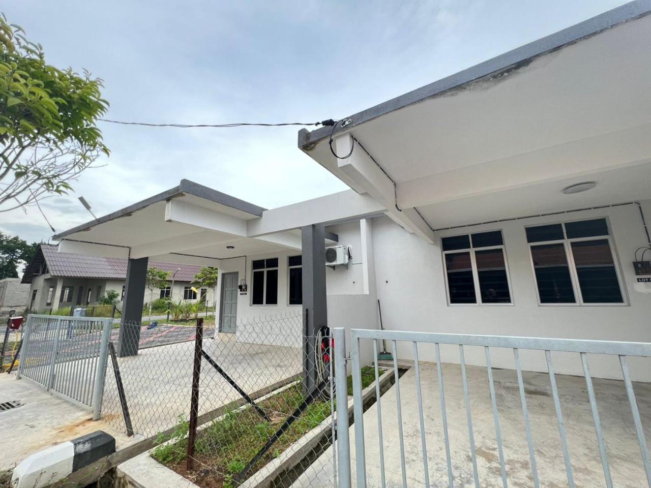 Three-Bedroom House photo 1