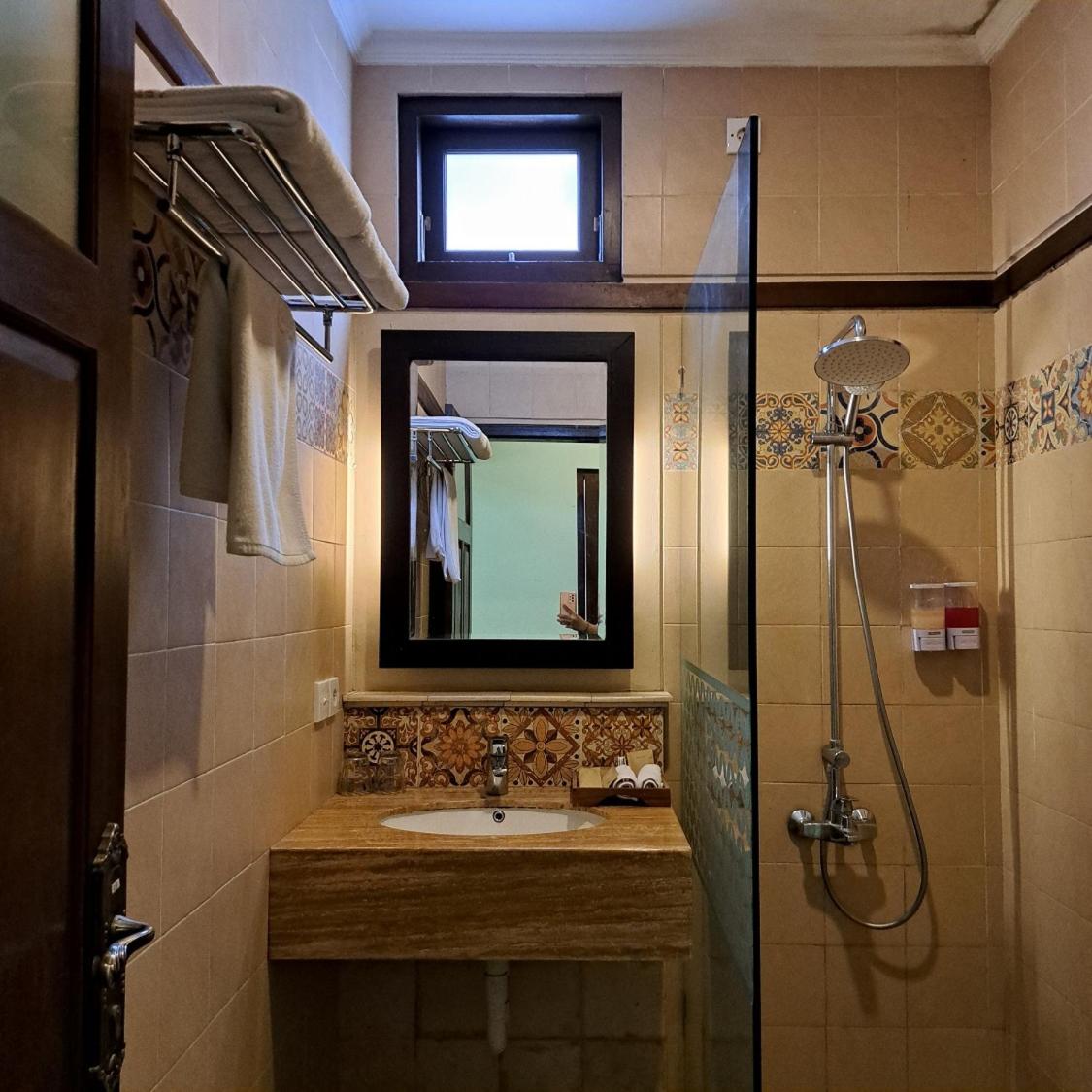 Standard Double Room - Photo 3