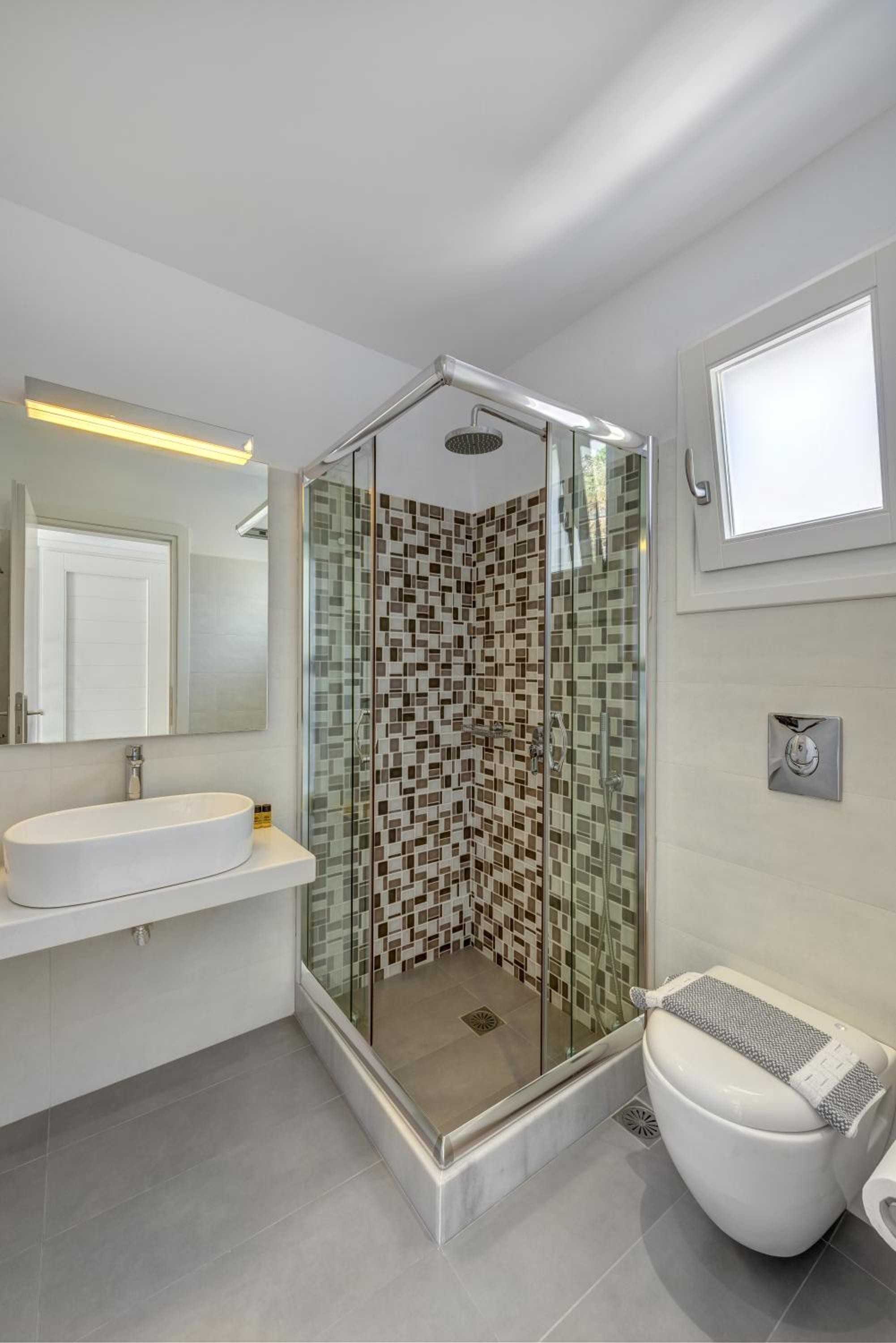 Superior Double or Twin Room with Pool View - Photo 7