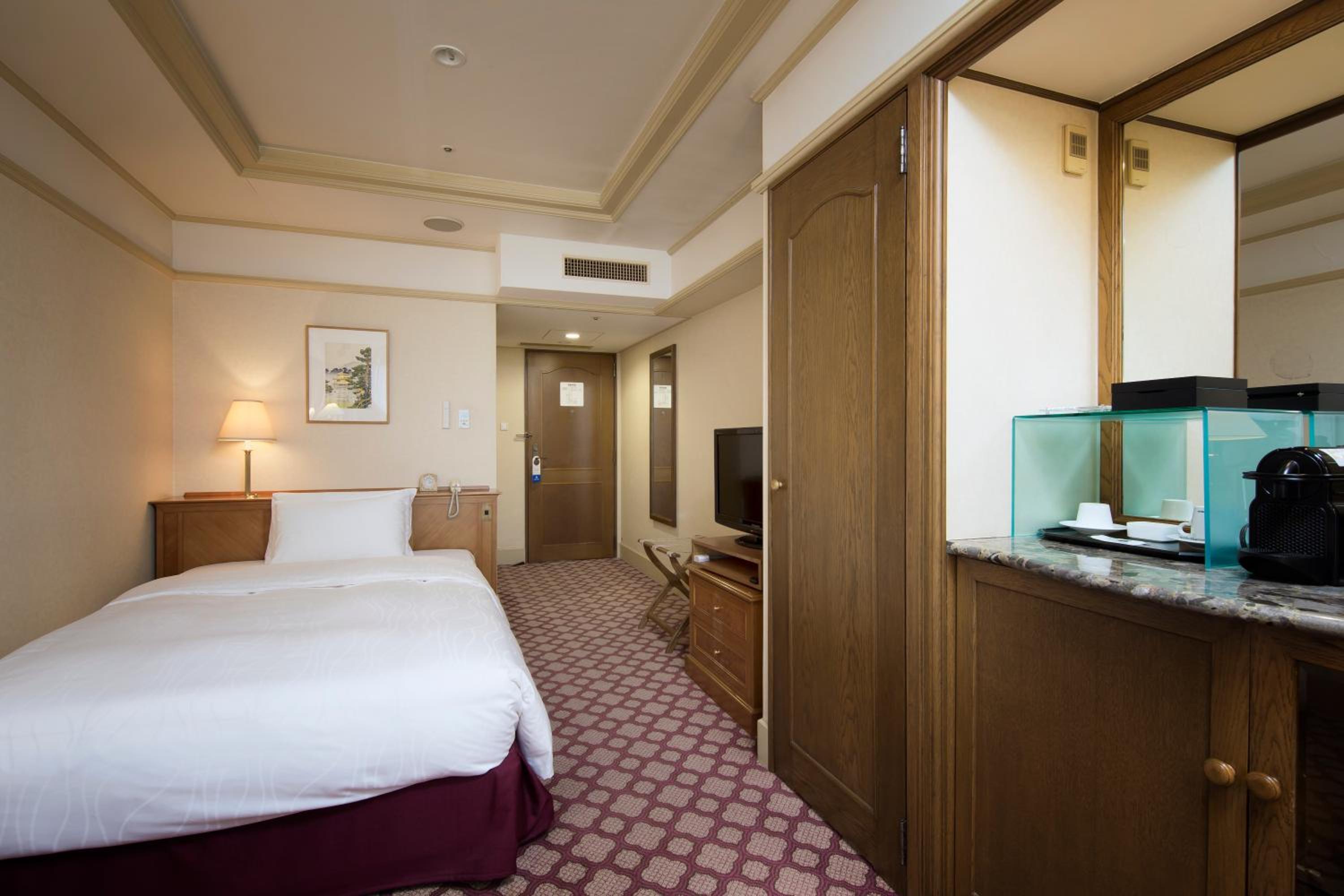 Premium Double Room with Small Double Bed - Non-Smoking photo 1