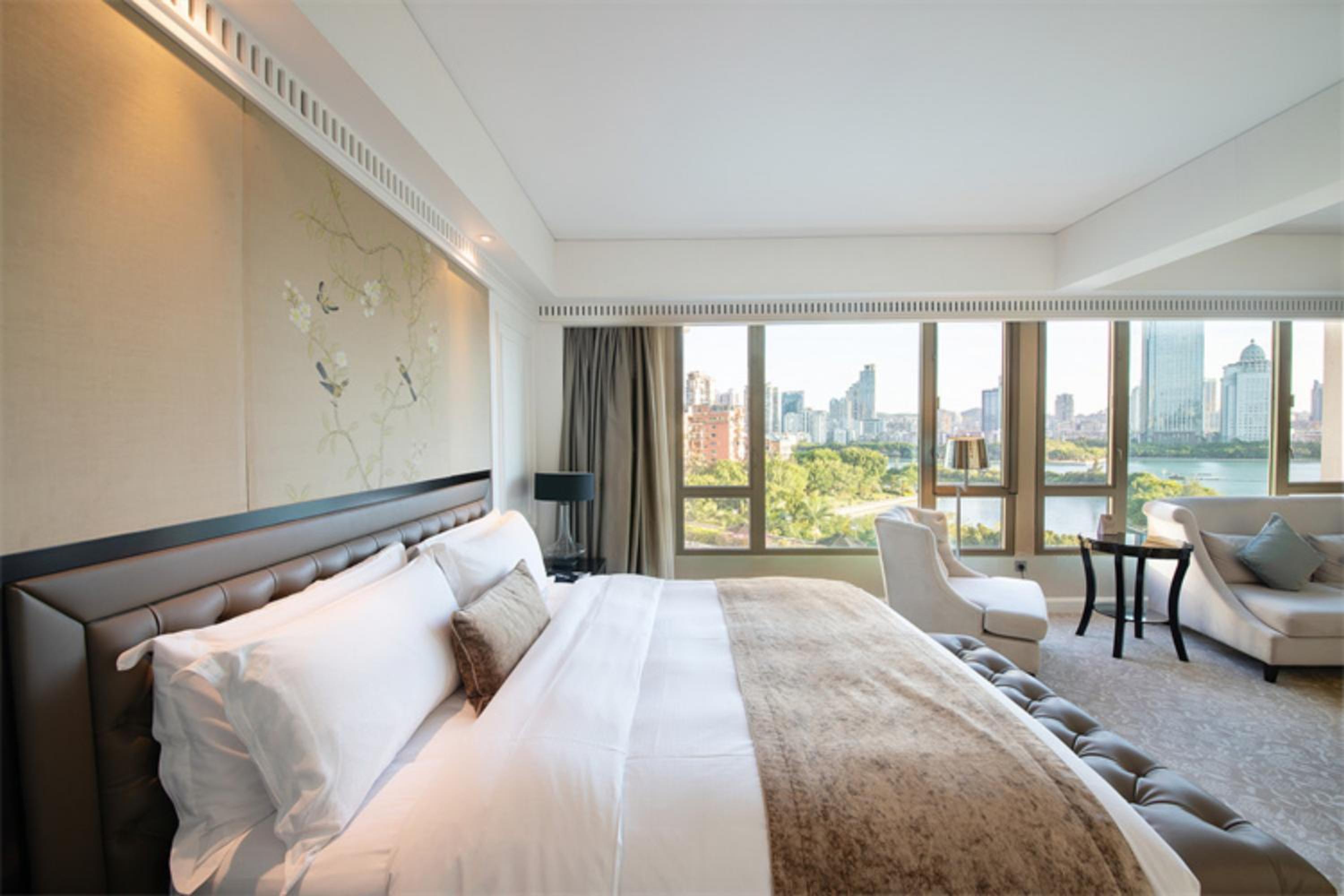 Premier Lake View King（Complimentary soft drinks and snacks in mini bar） - Photo 10