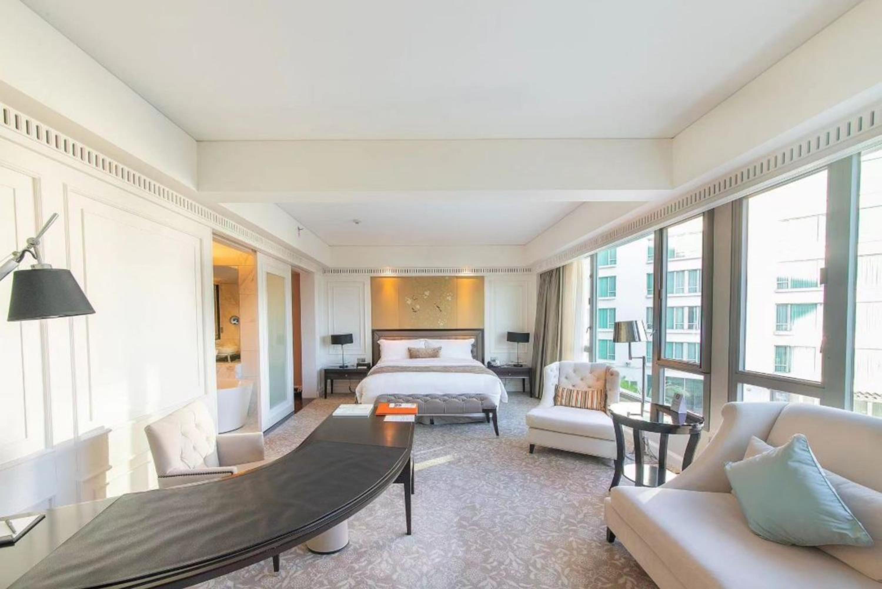 Premier Lake View King（Complimentary soft drinks and snacks in mini bar） - Photo 11