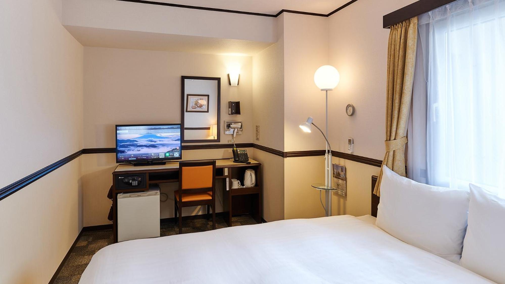King Room - Non-Smoking - Photo 15