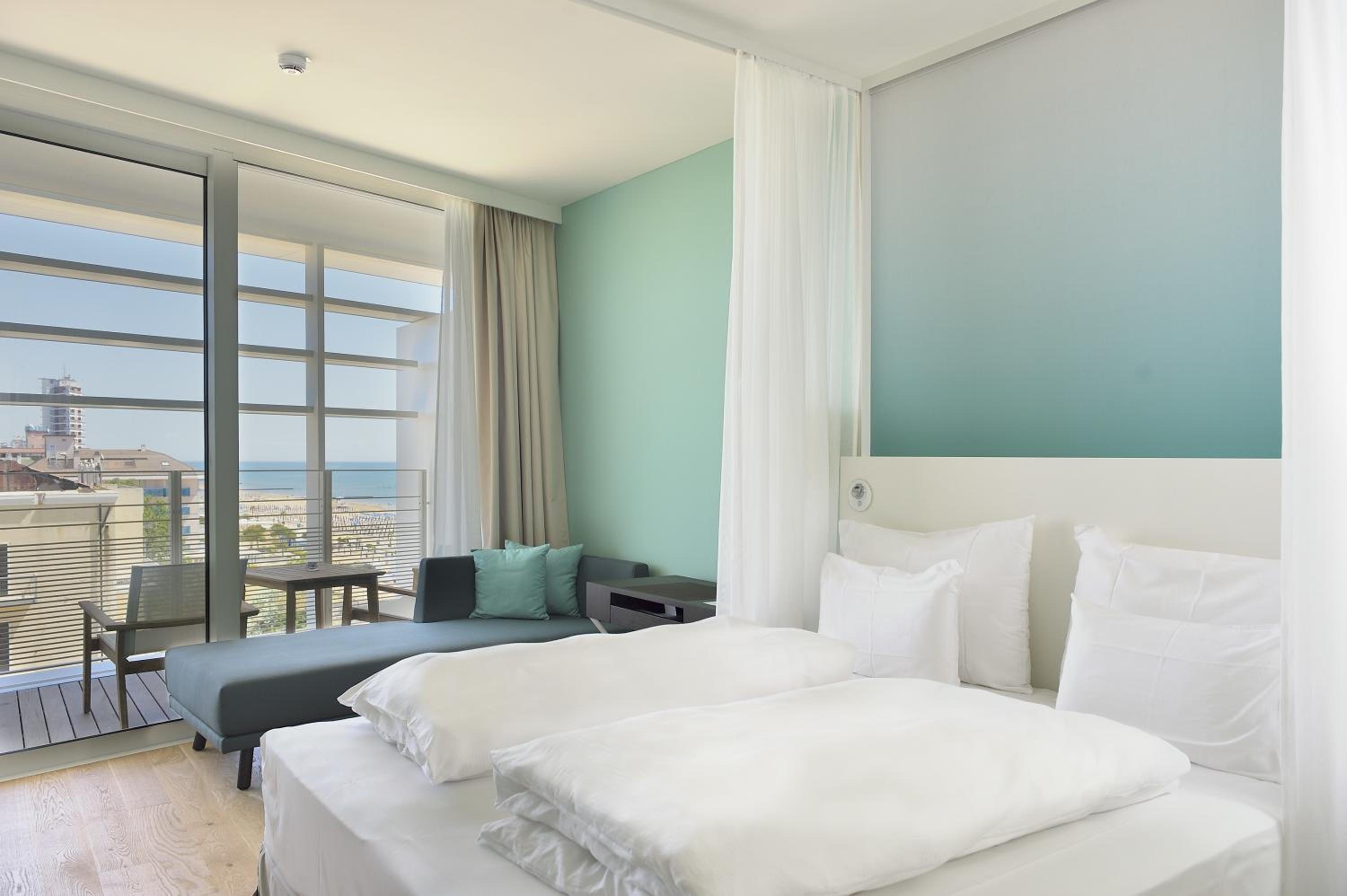Deluxe Room with Balcony and Lateral Sea View