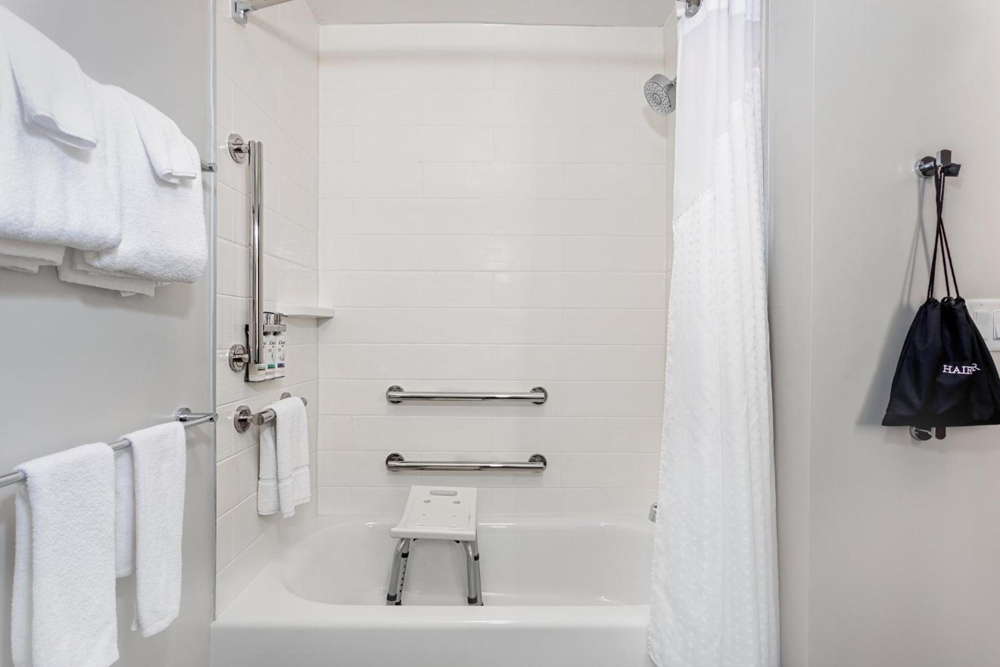Standard King Room with Accessible Tub - Mobility Access - Photo 3