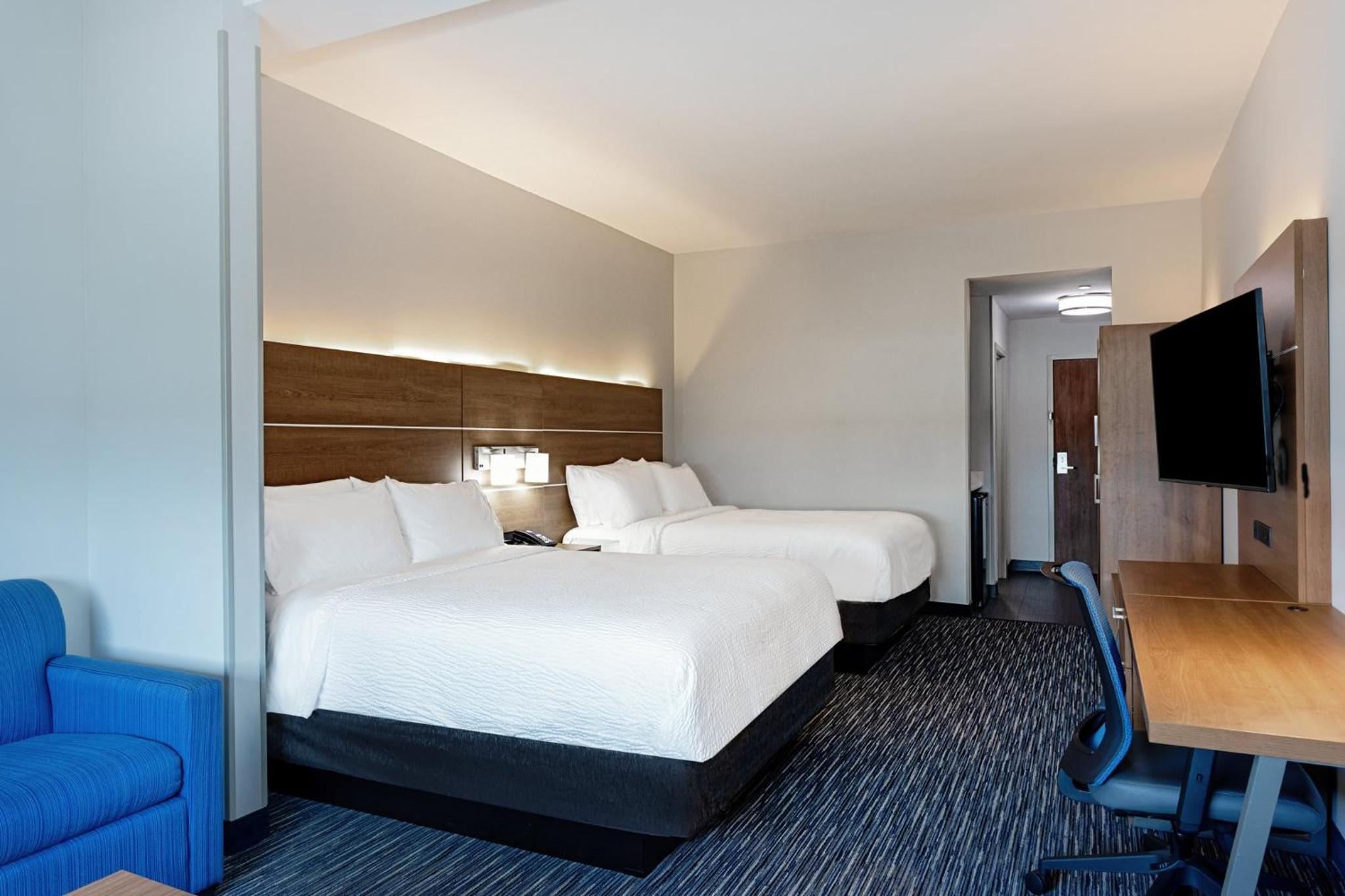 Suite with Two Queen Beds - Photo 2