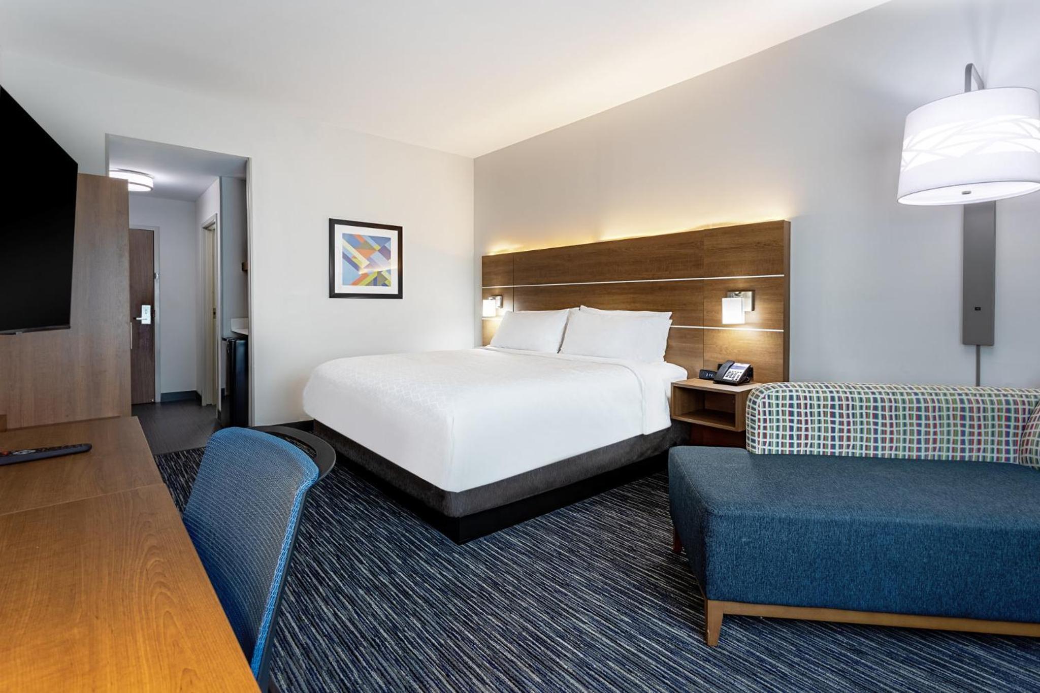 Standard King Room - Photo 3