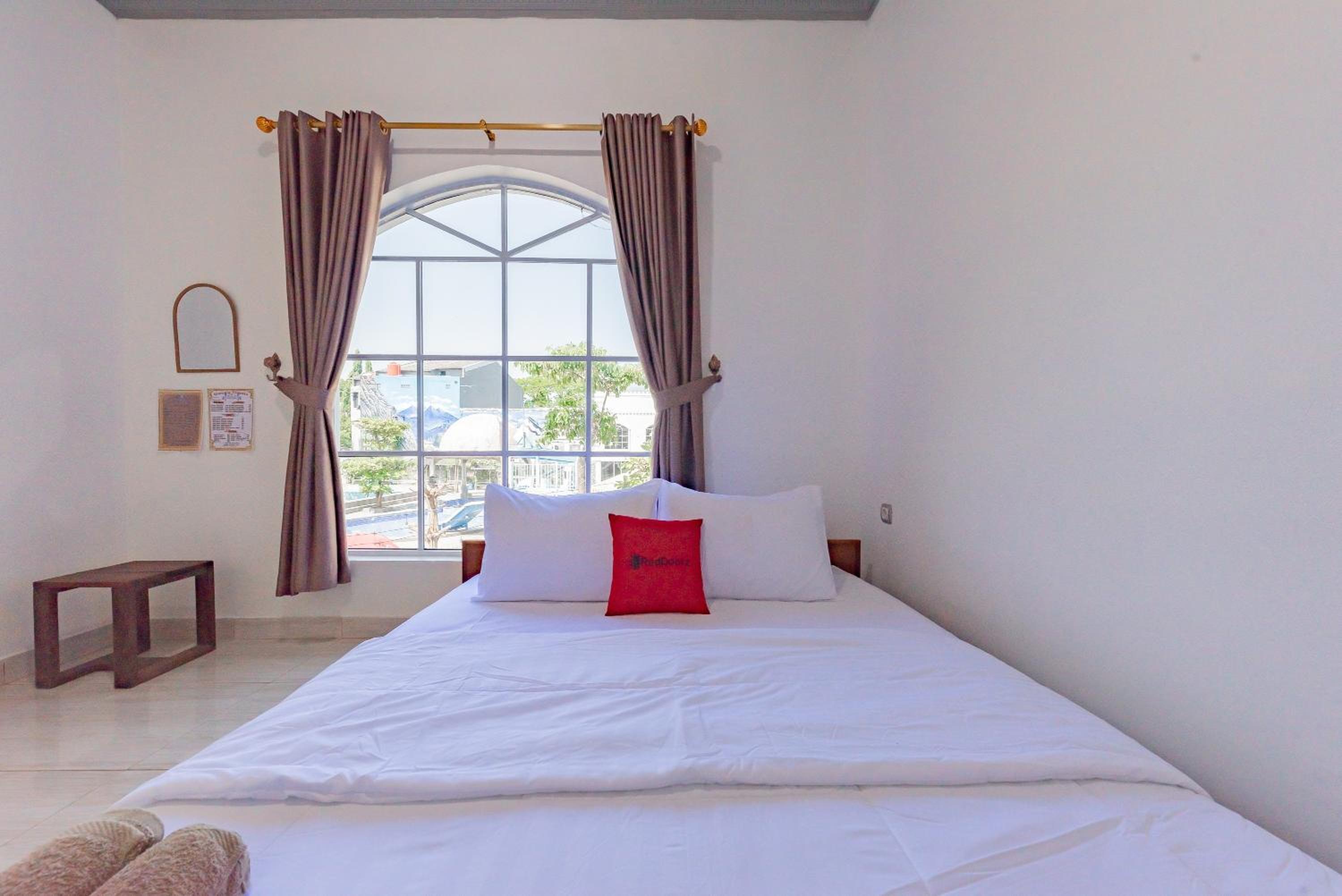 Deluxe Room - Photo 1