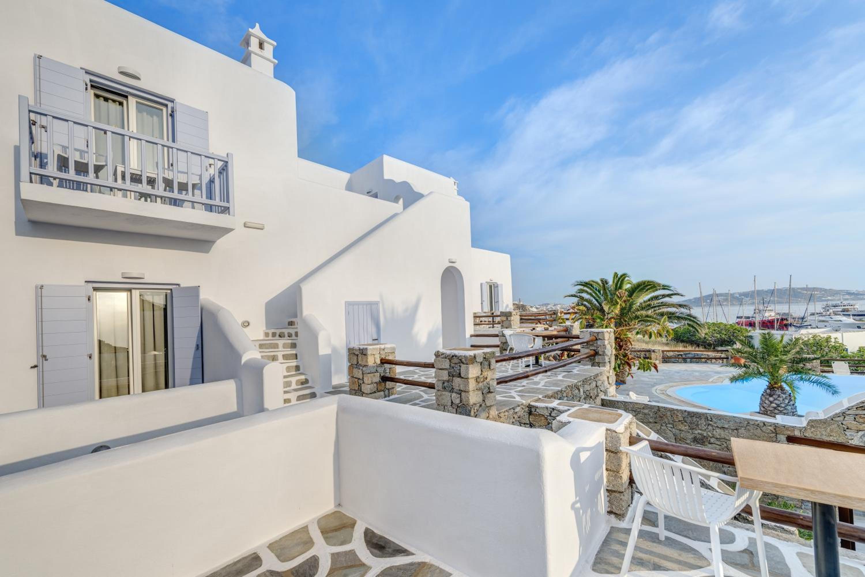 Superior Double or Twin Room with Pool View - Photo 4