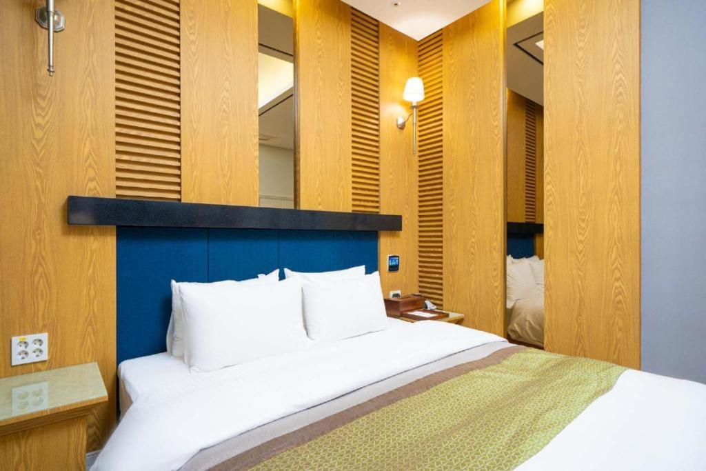 Deluxe Double Room - Photo 1
