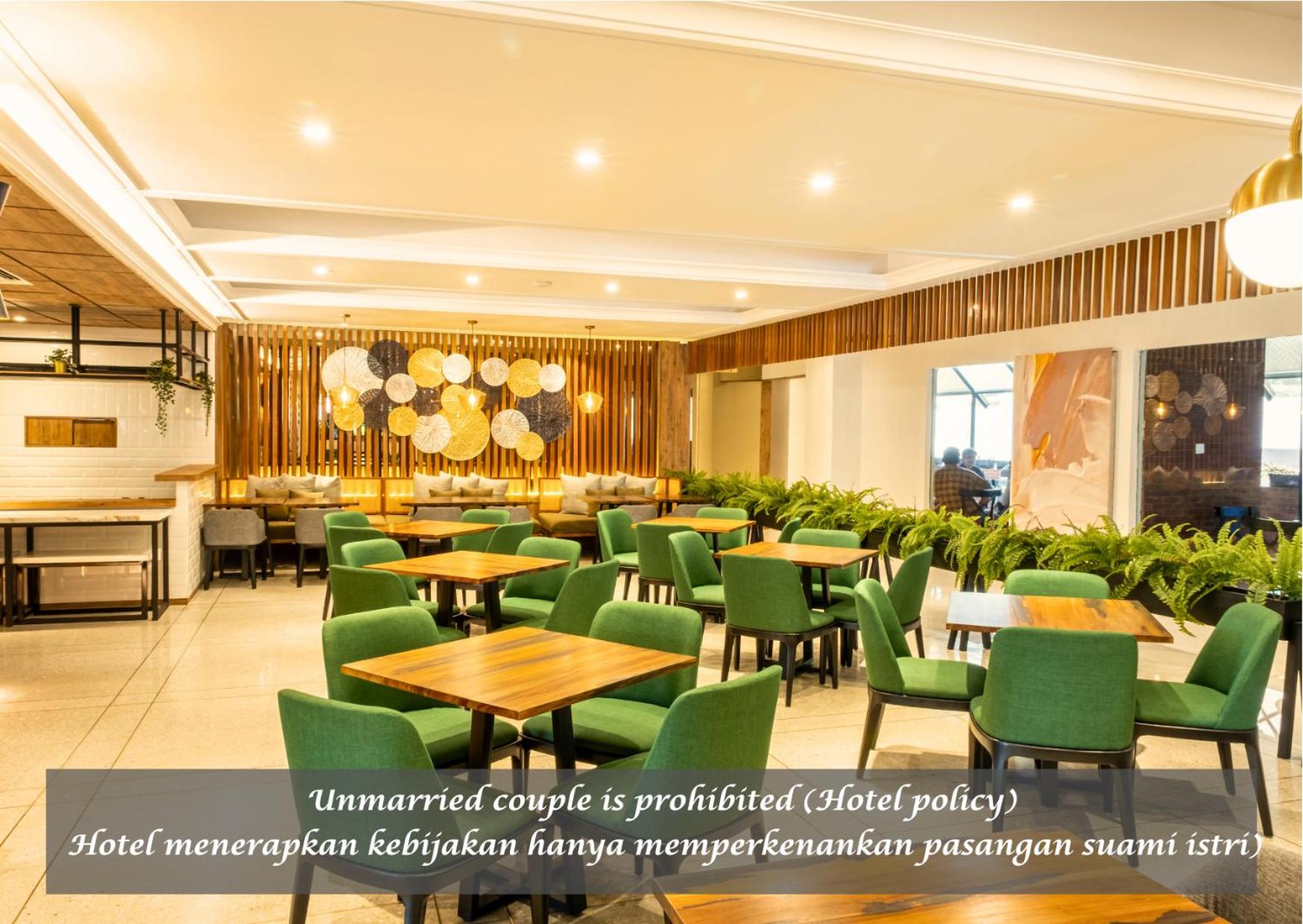 Deluxe King Room - Photo 7
