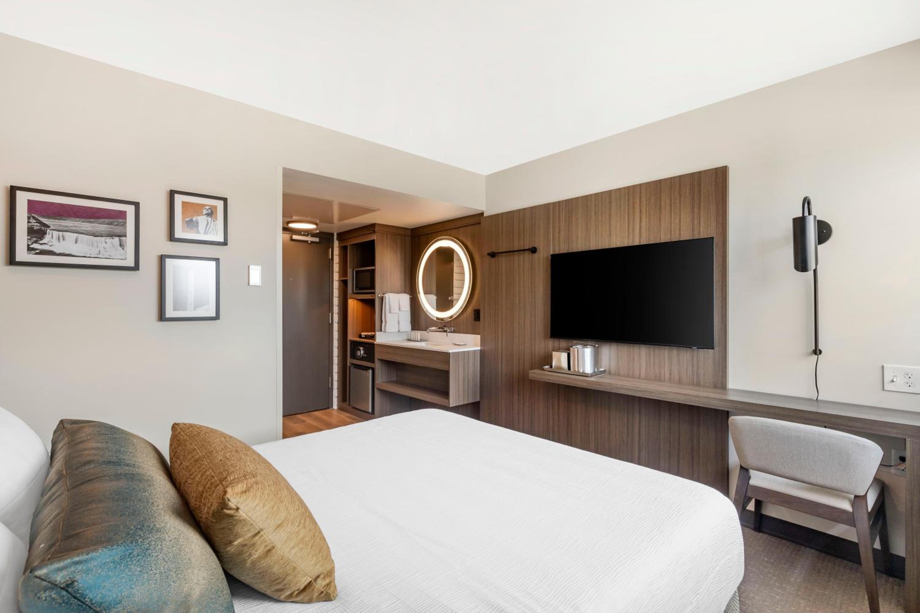 Queen Room