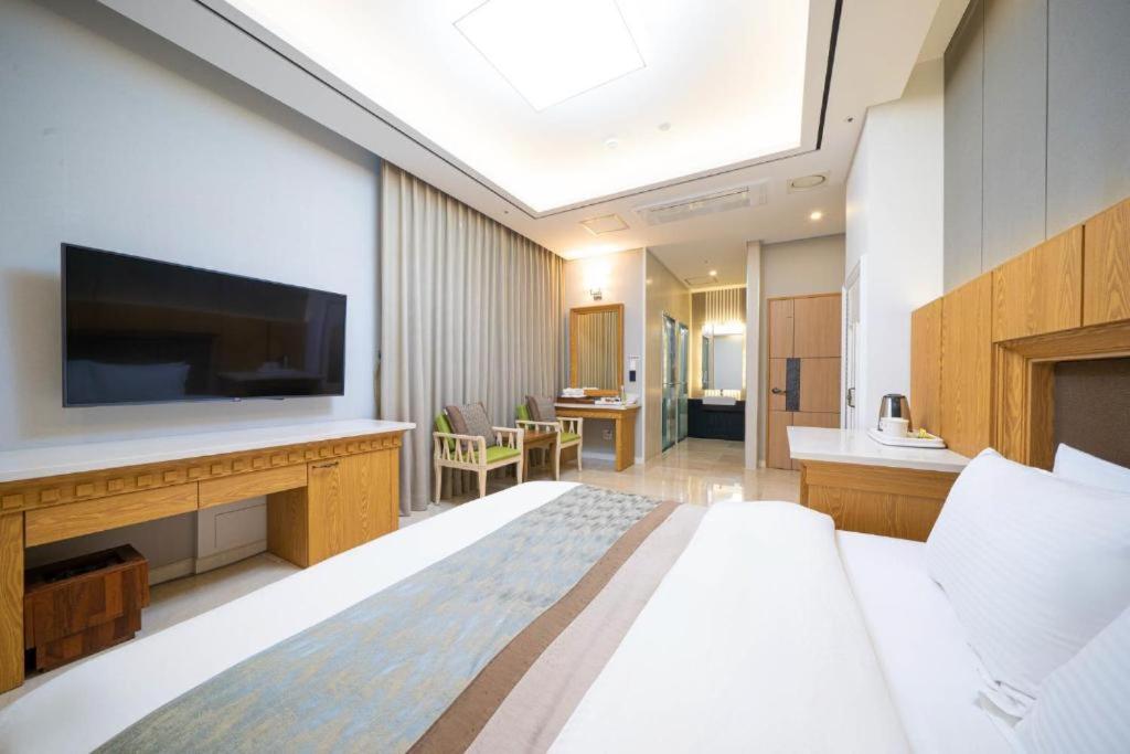 Standard Double Room - Photo 3