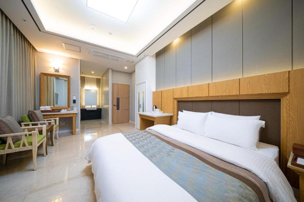 Standard Double Room - Photo 2