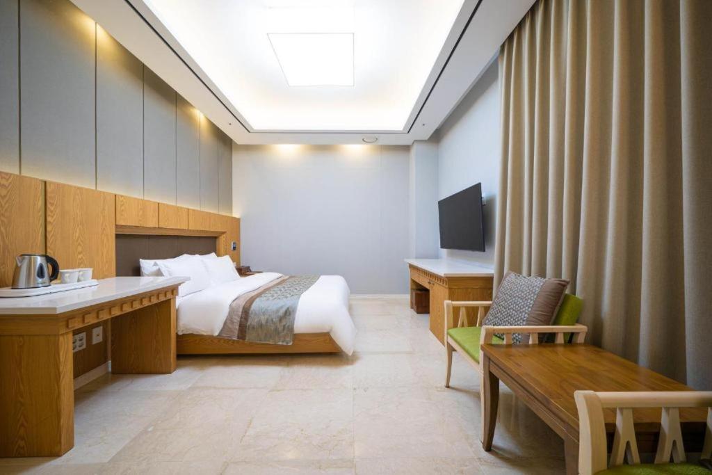 Standard Double Room - Photo 4