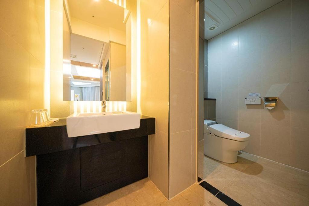 Standard Twin Room - Photo 5