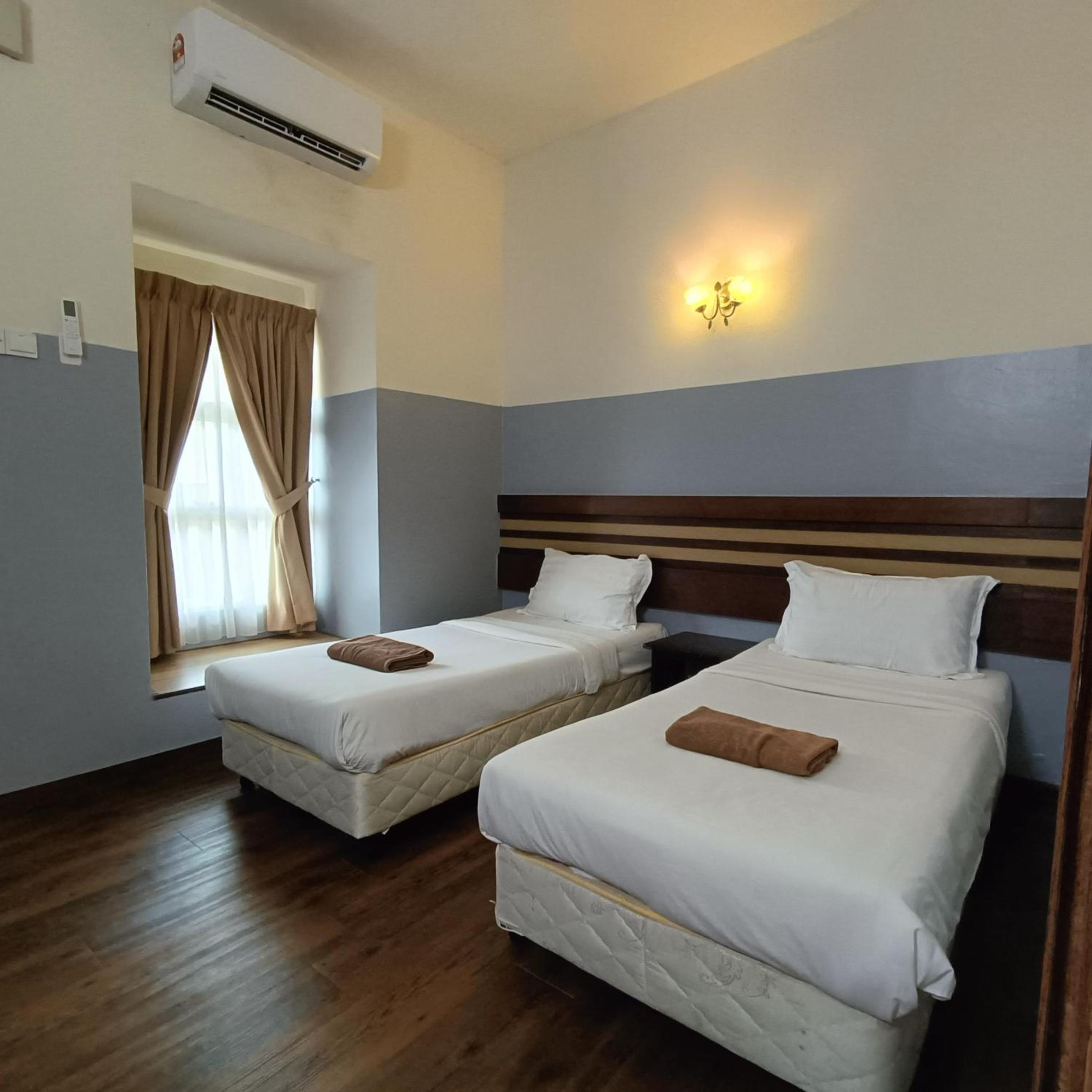 Economy Twin Room - Photo 1