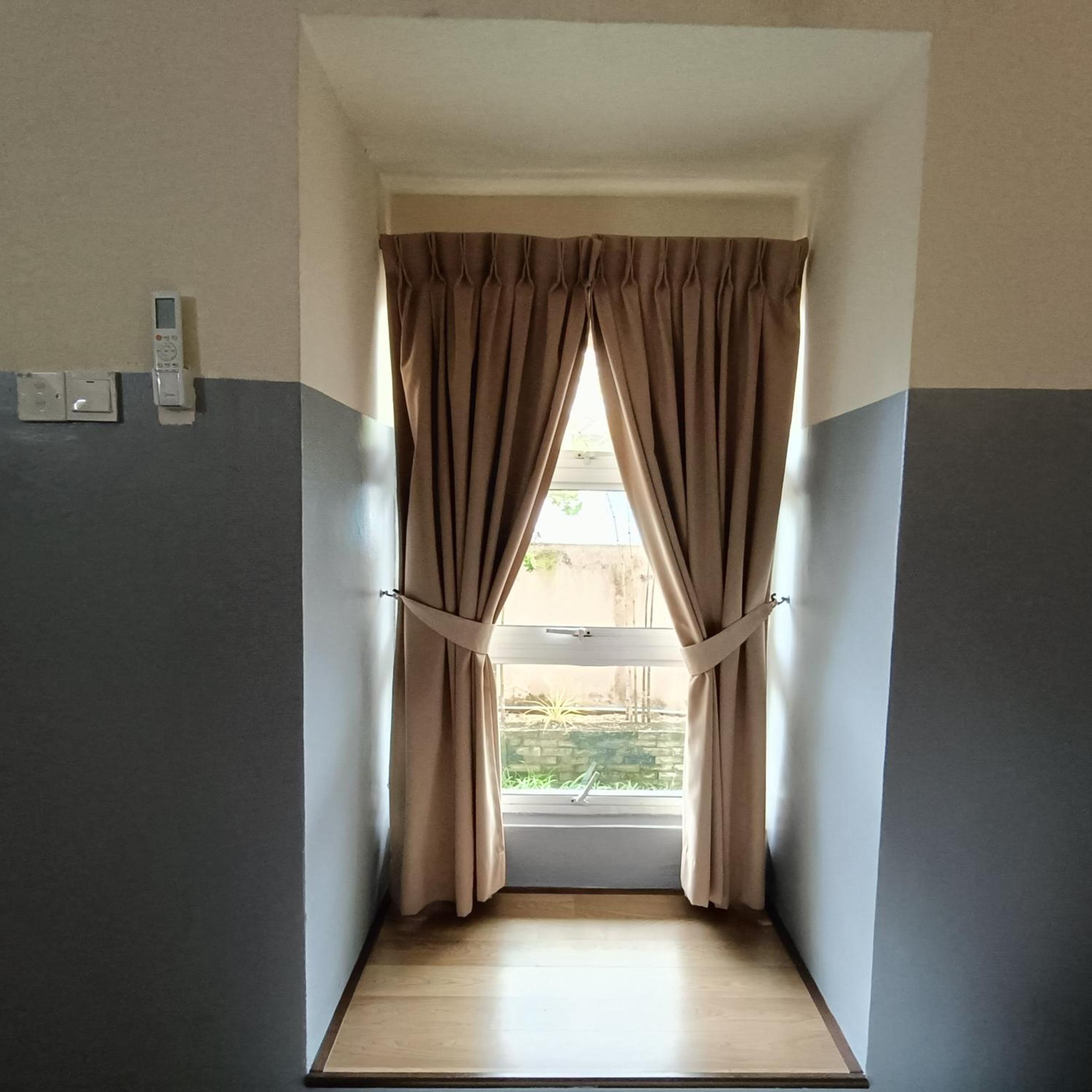 Economy Twin Room - Photo 10