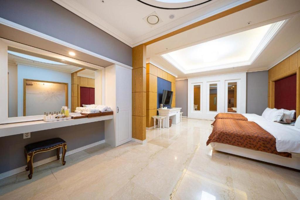 Royal Suite - Photo 5