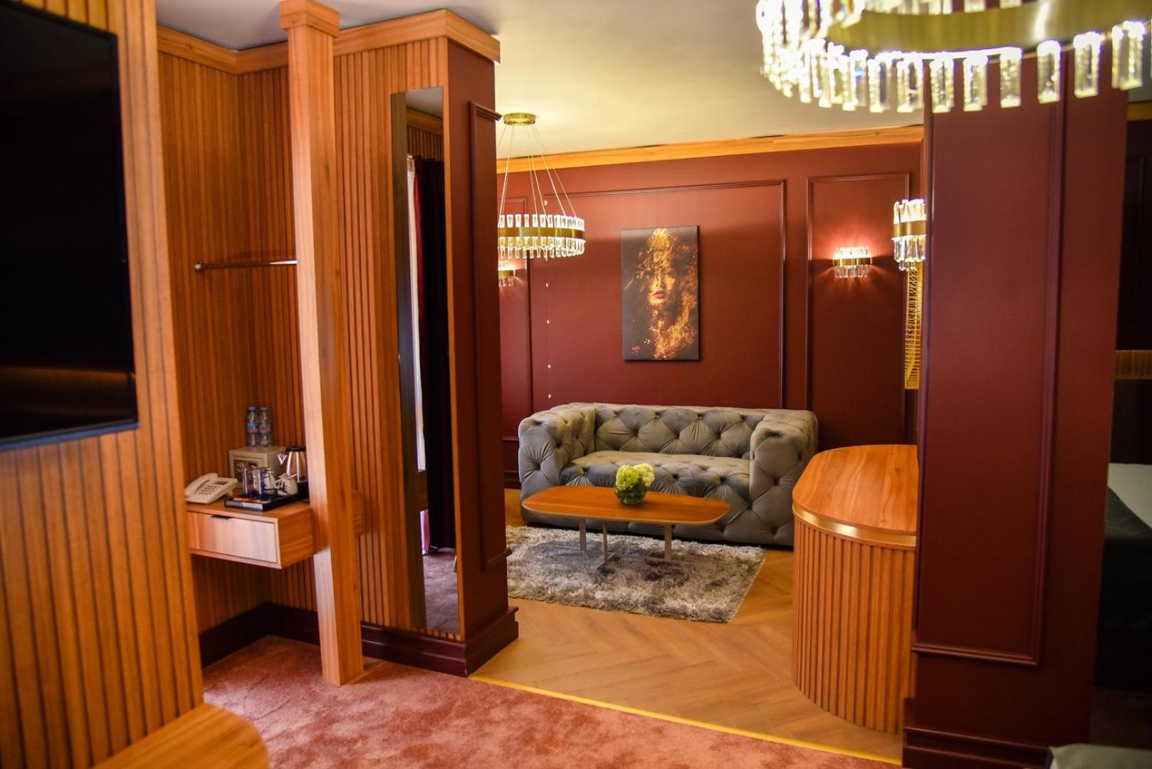 One-Bedroom Apartment - 2nd Floor with Free Spa Access - Photo 3
