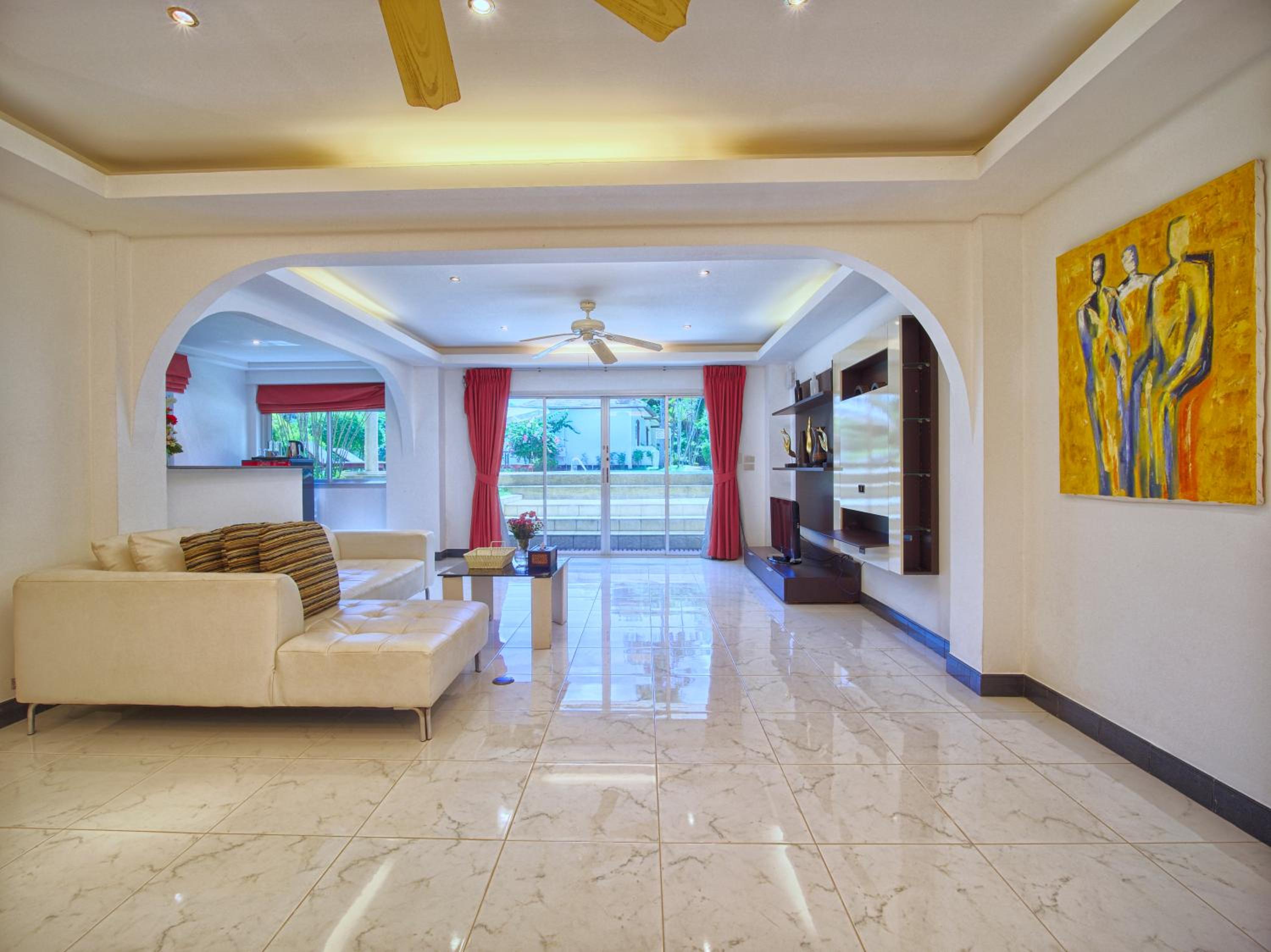 Suite with pool access photo 2