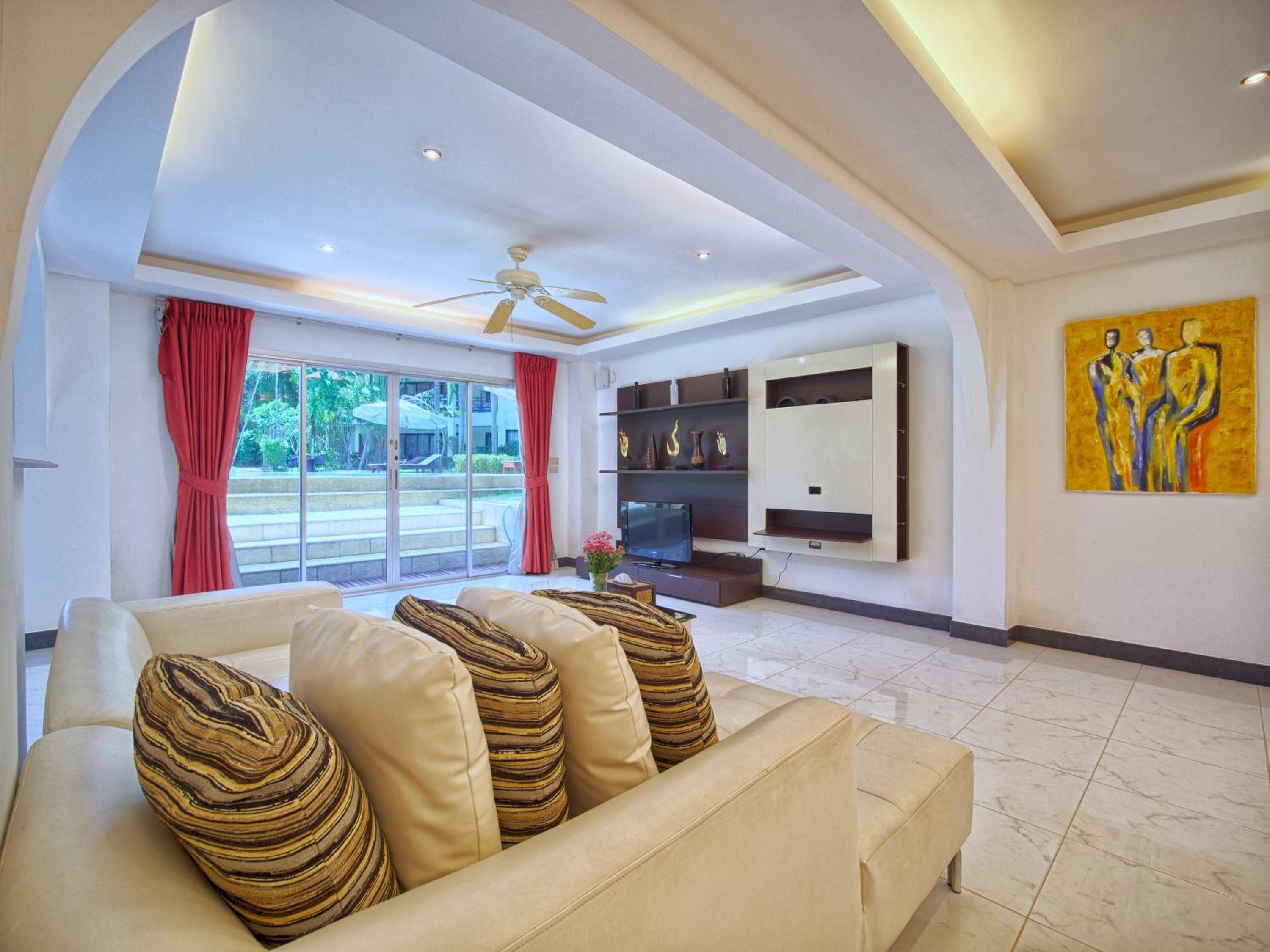 Suite with pool access photo 3