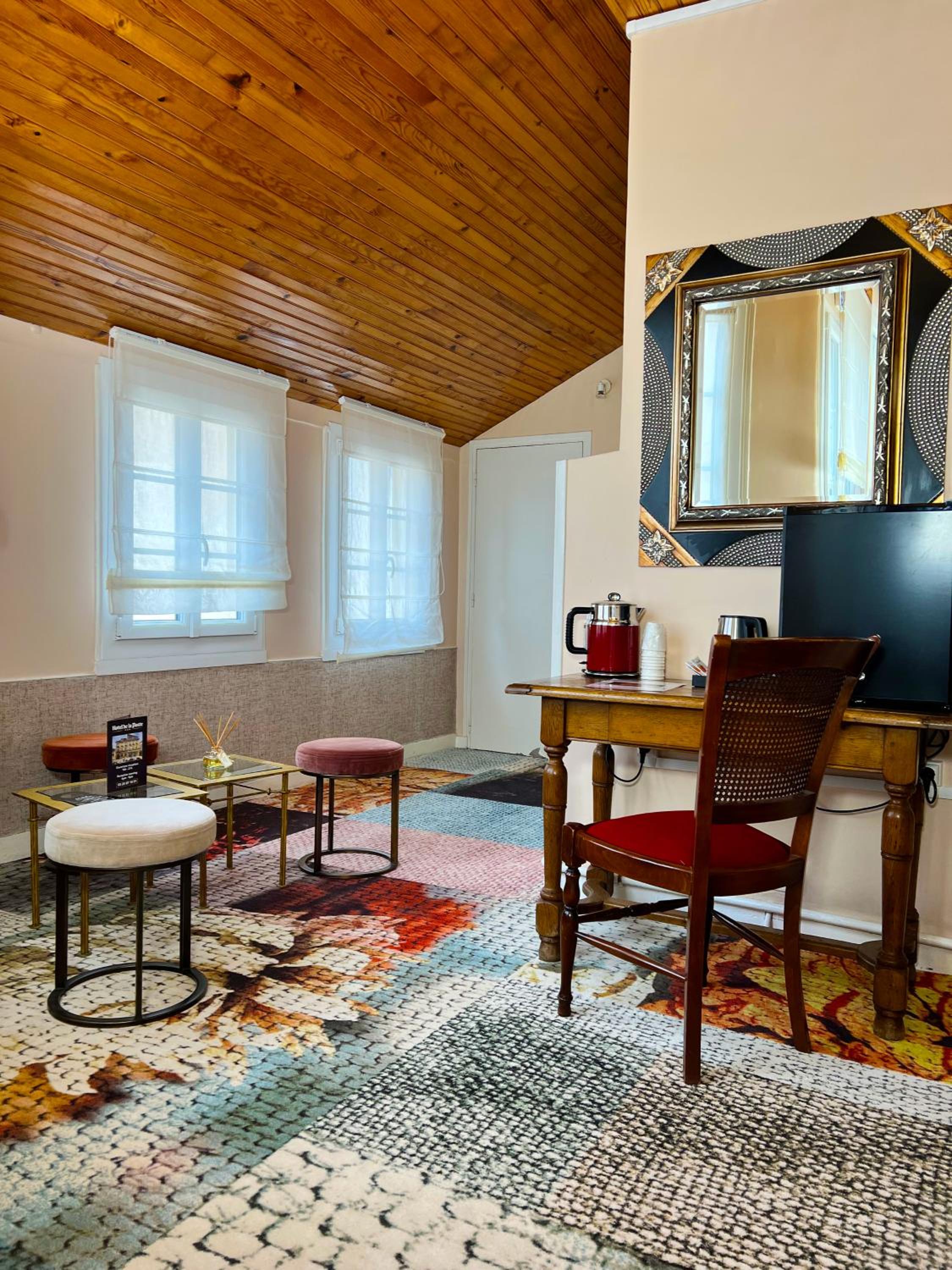 Large Family Room (8 People) photo 2