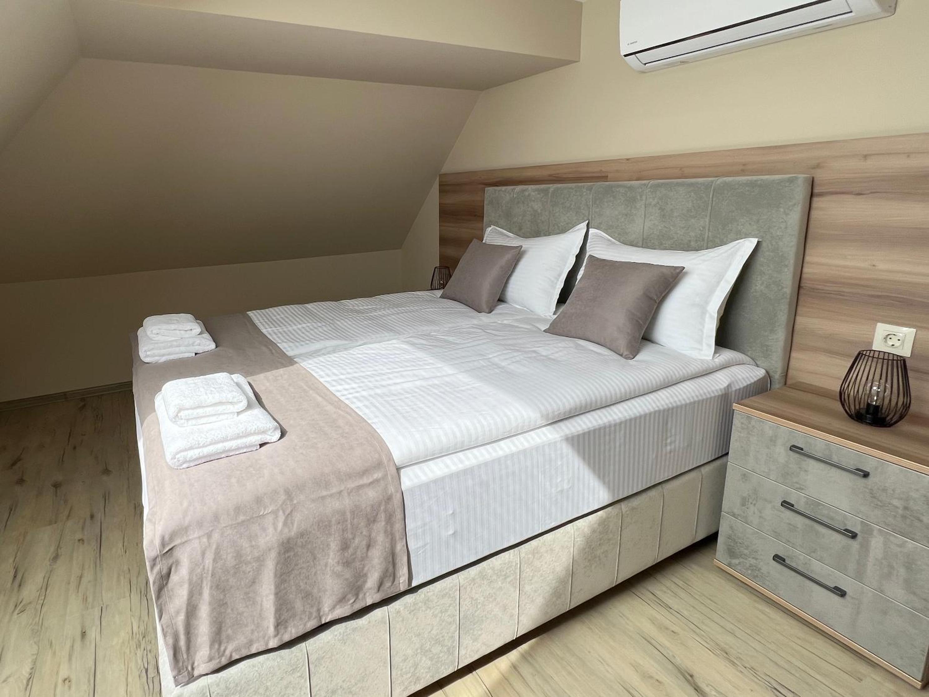 Deluxe Double Room with Bath photo 2