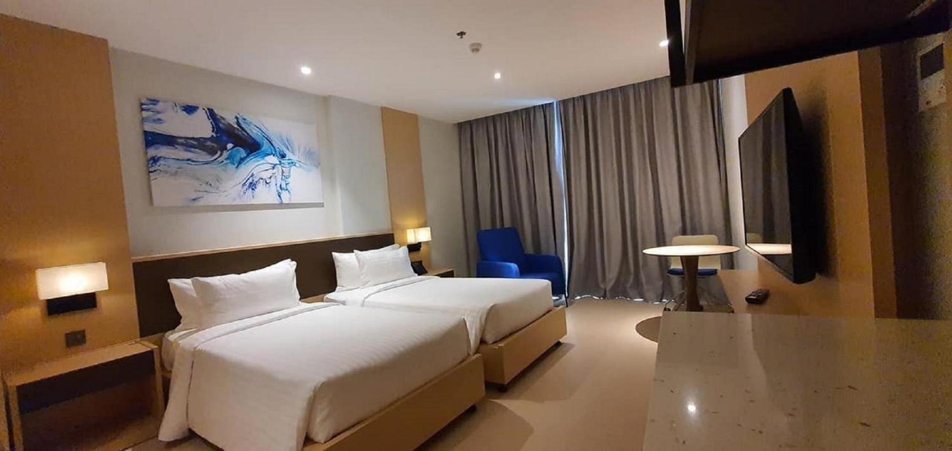 Deluxe Twin Room with Sea View photo 3