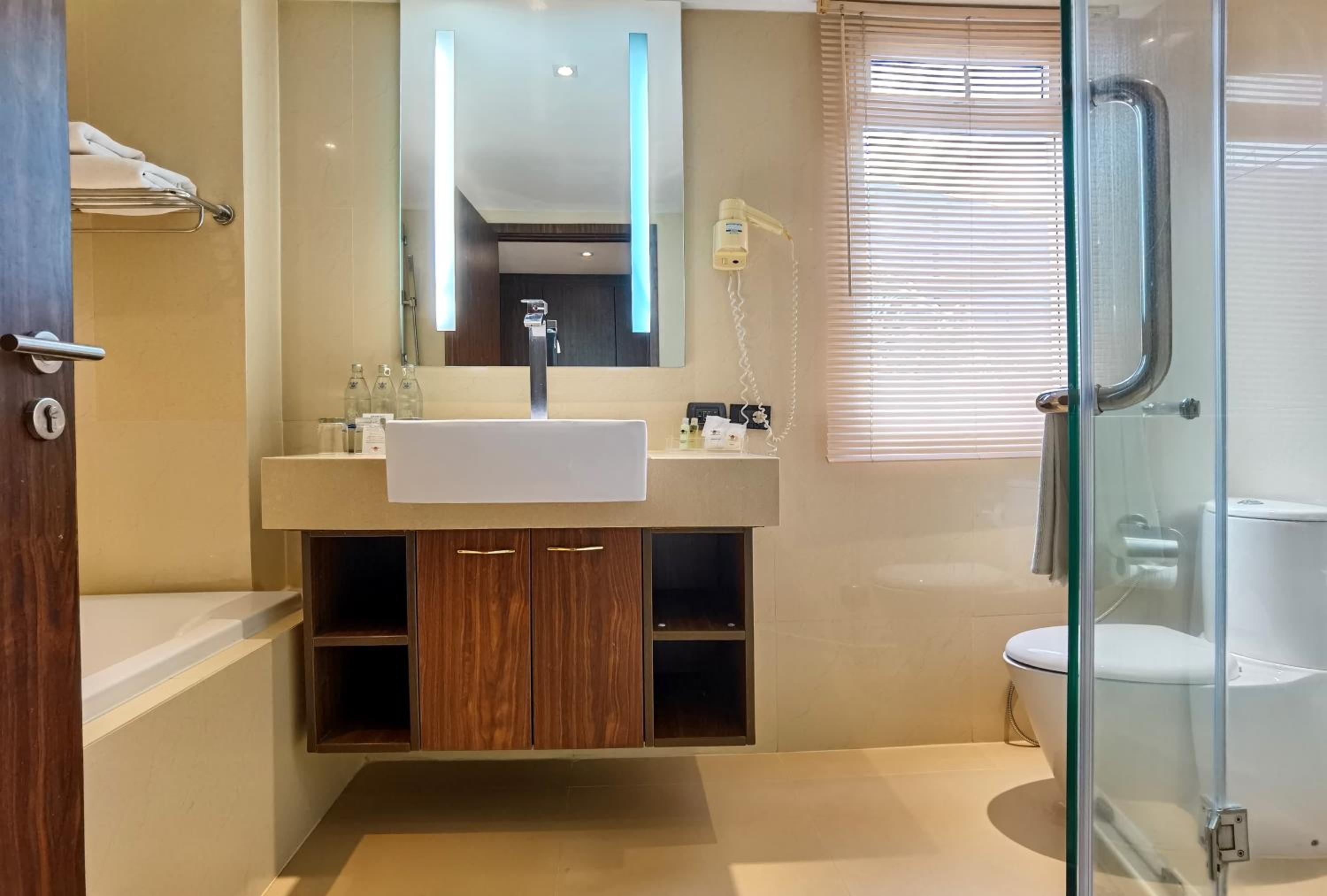 Deluxe Double Room - Photo 7