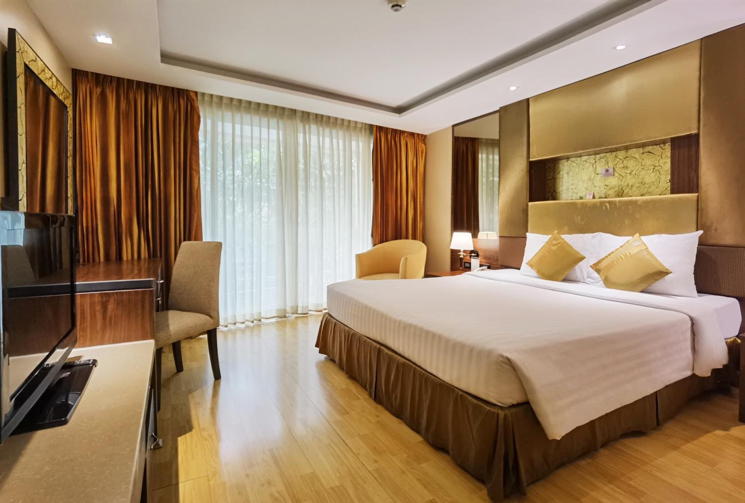 Deluxe Double Room - Photo 9