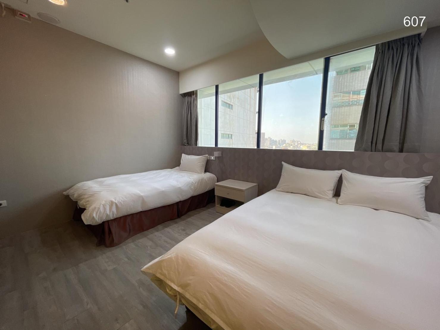 Deluxe Double or Twin Room with City View photo 3