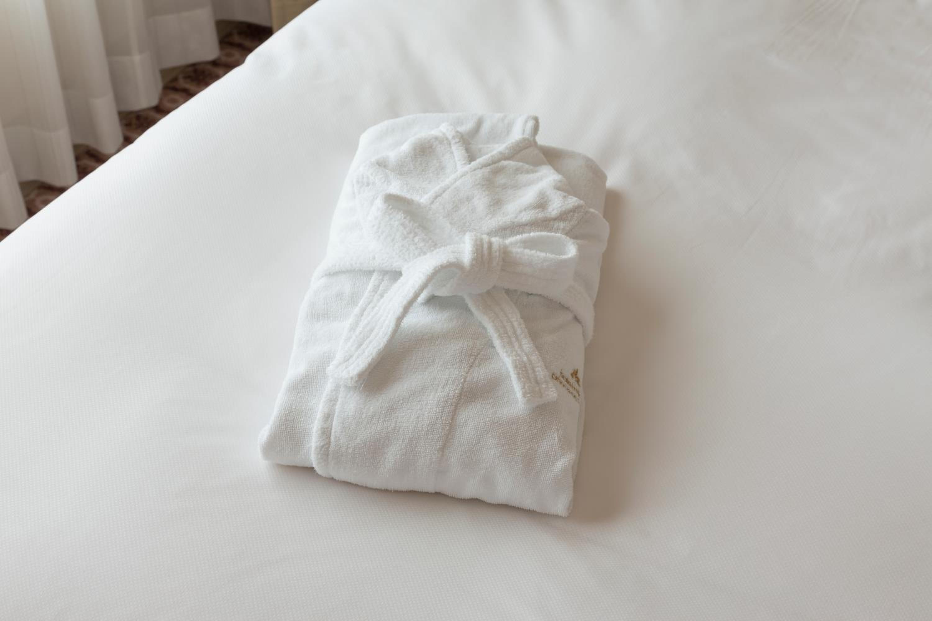 Renovated Executive Twin Room - Non-Smoking - Photo 7