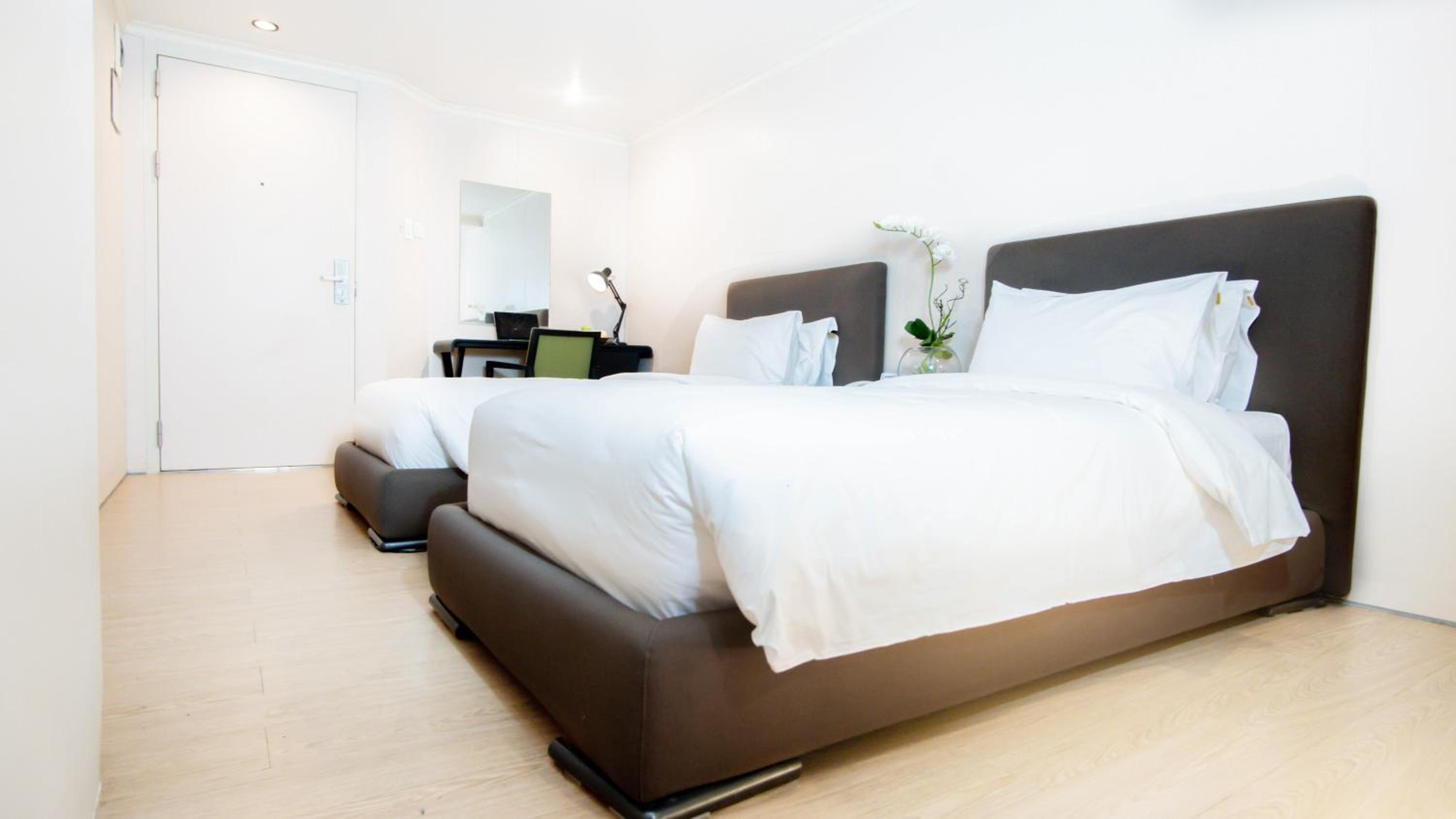 Superior Twin Room with window