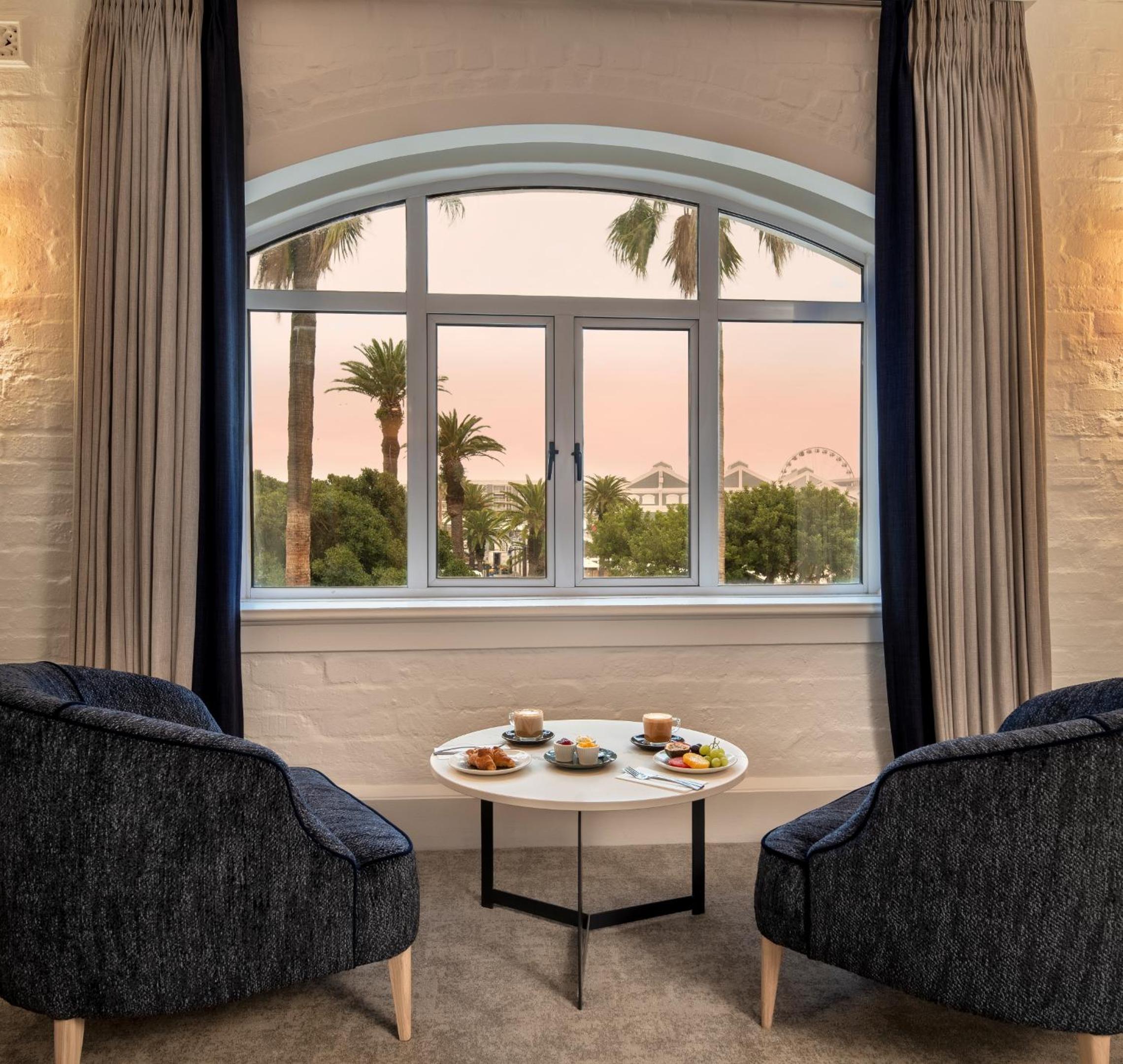 Superior Double Room with Piazza View - Photo 4