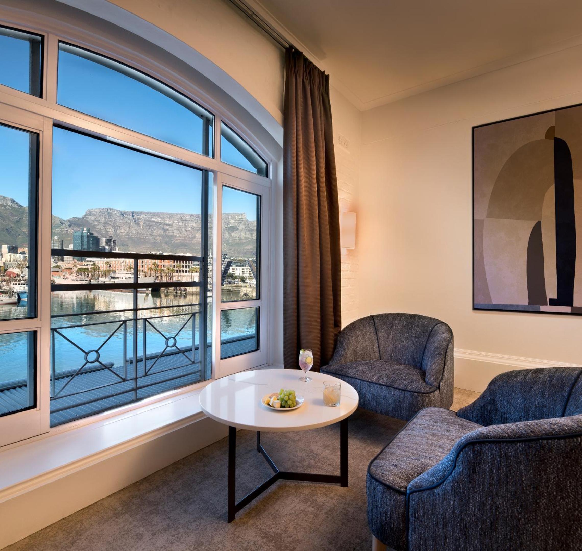 Superior Double Room with Mountain and Harbor View - Photo 2