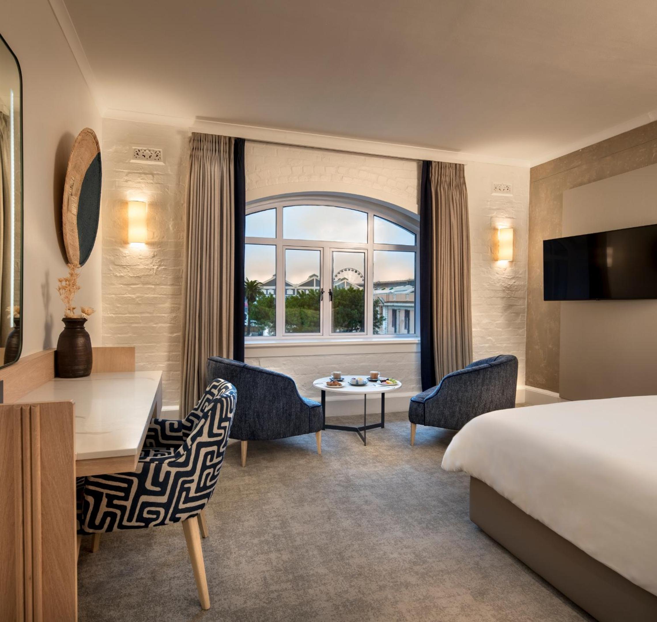 Superior Double Room with Piazza View - Photo 3