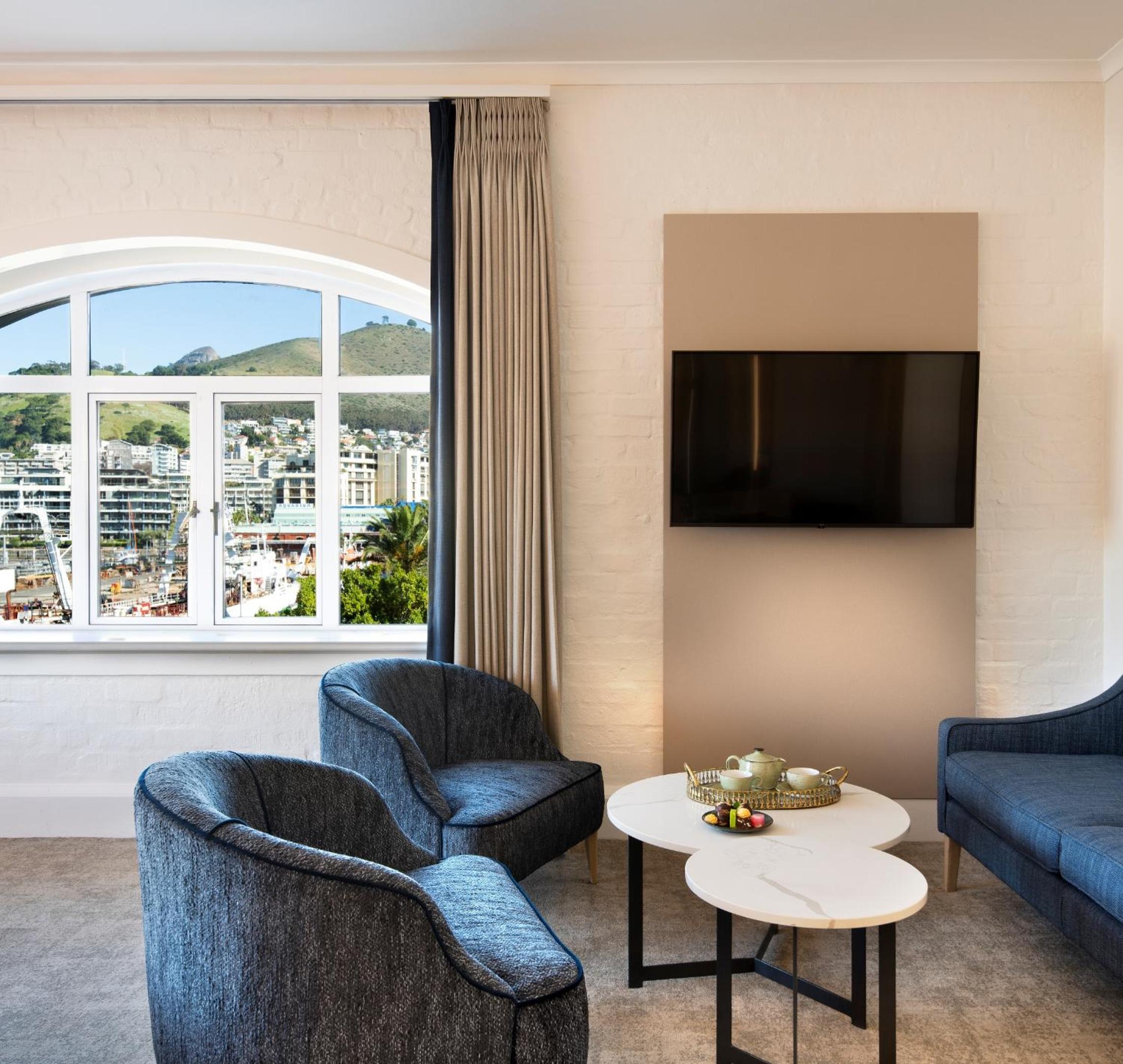 Superior Double Room with Mountain and Harbor View - Photo 4