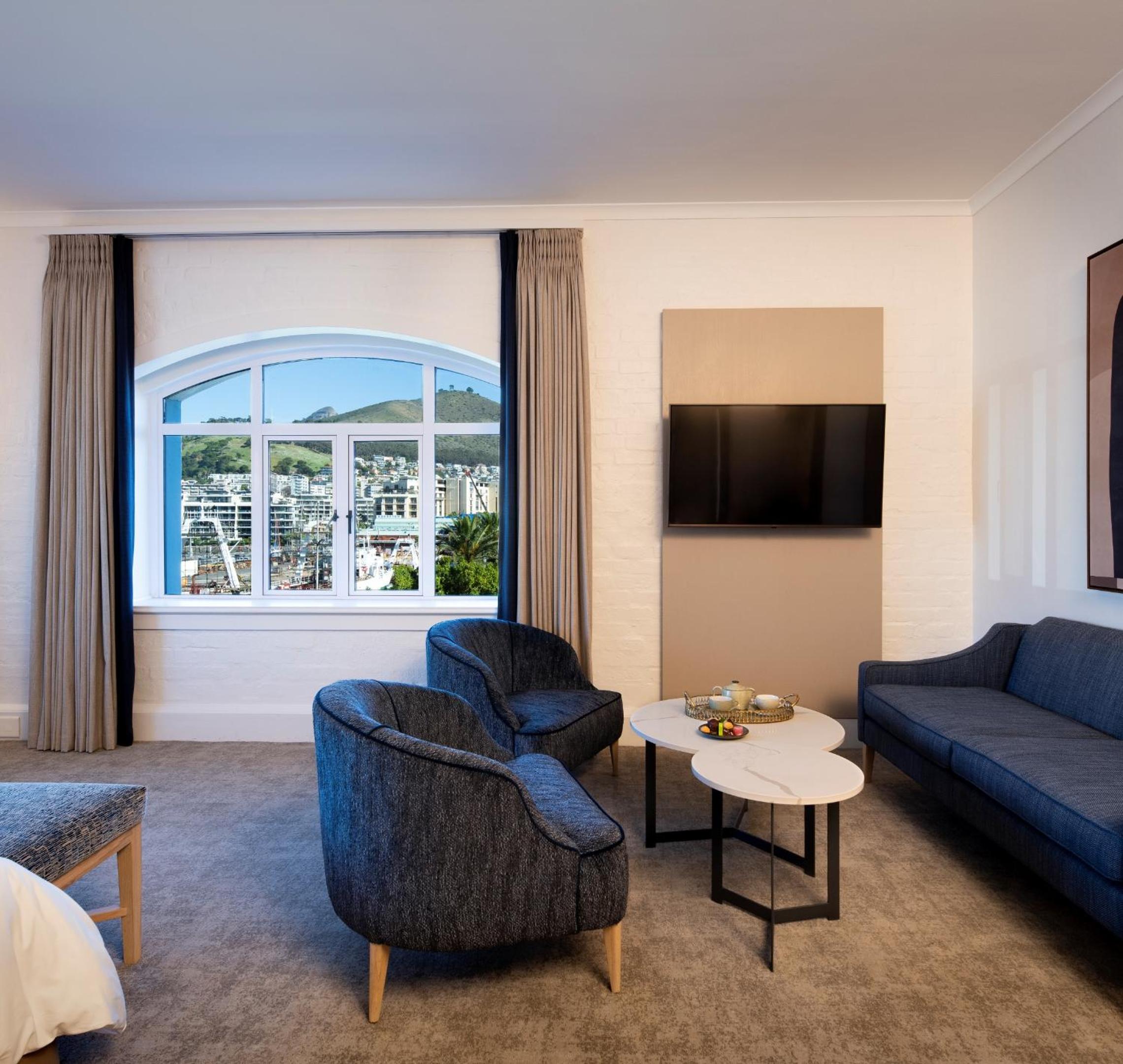 Superior Double Room with Mountain and Harbor View - Photo 5