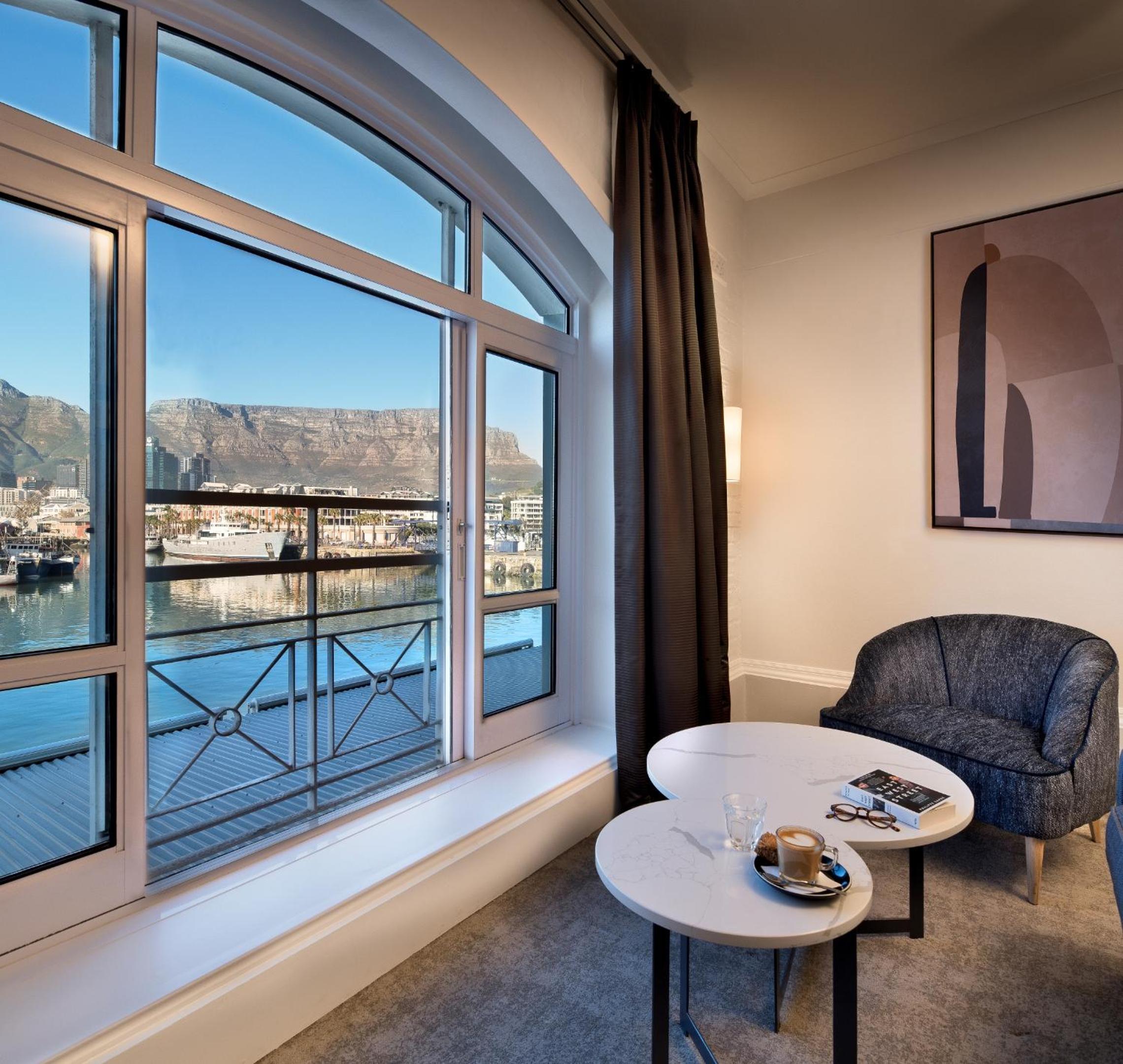 Superior Double Room with Mountain and Harbor View - Photo 6