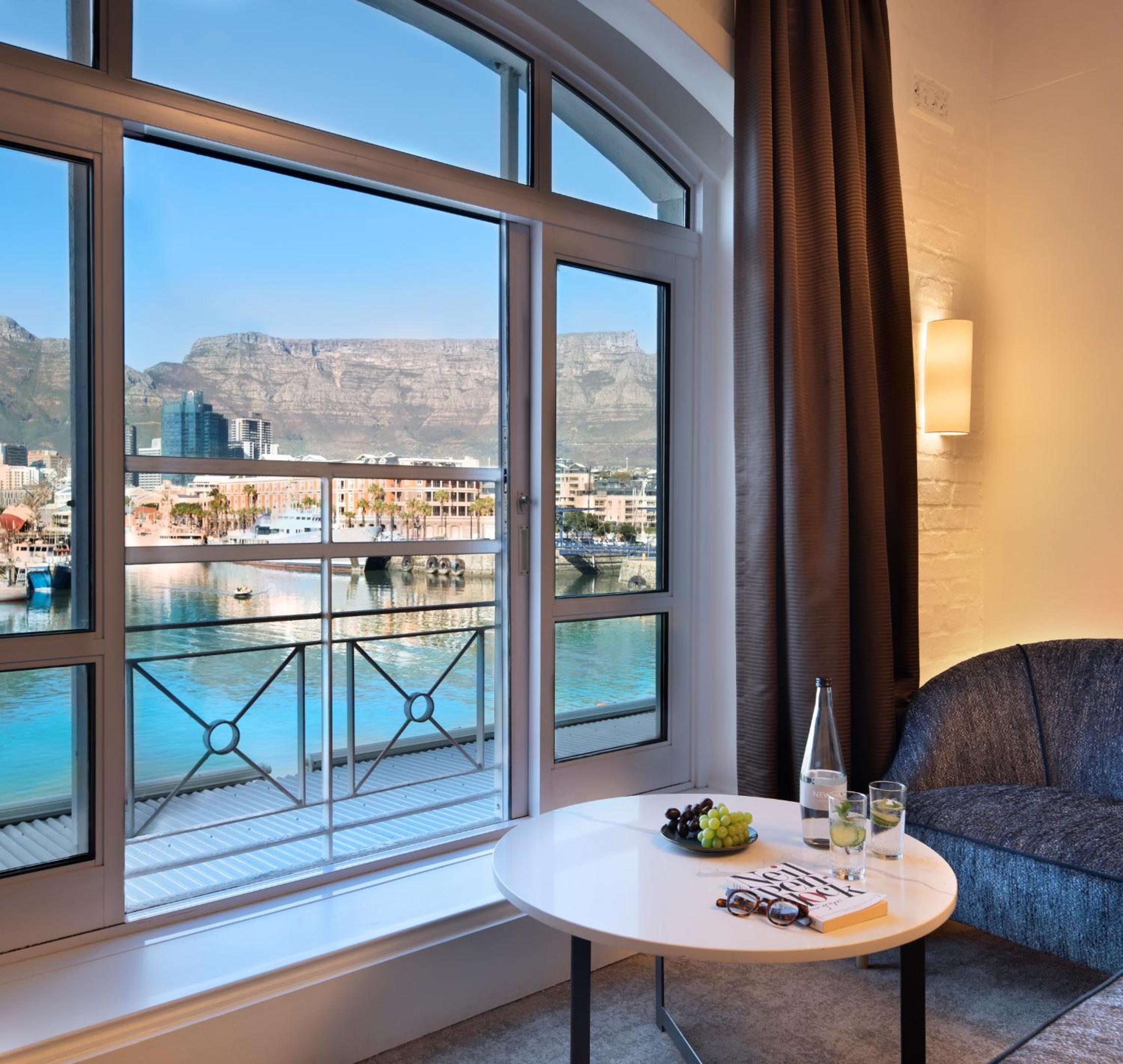 Superior Double Room with Mountain and Harbor View - Photo 9