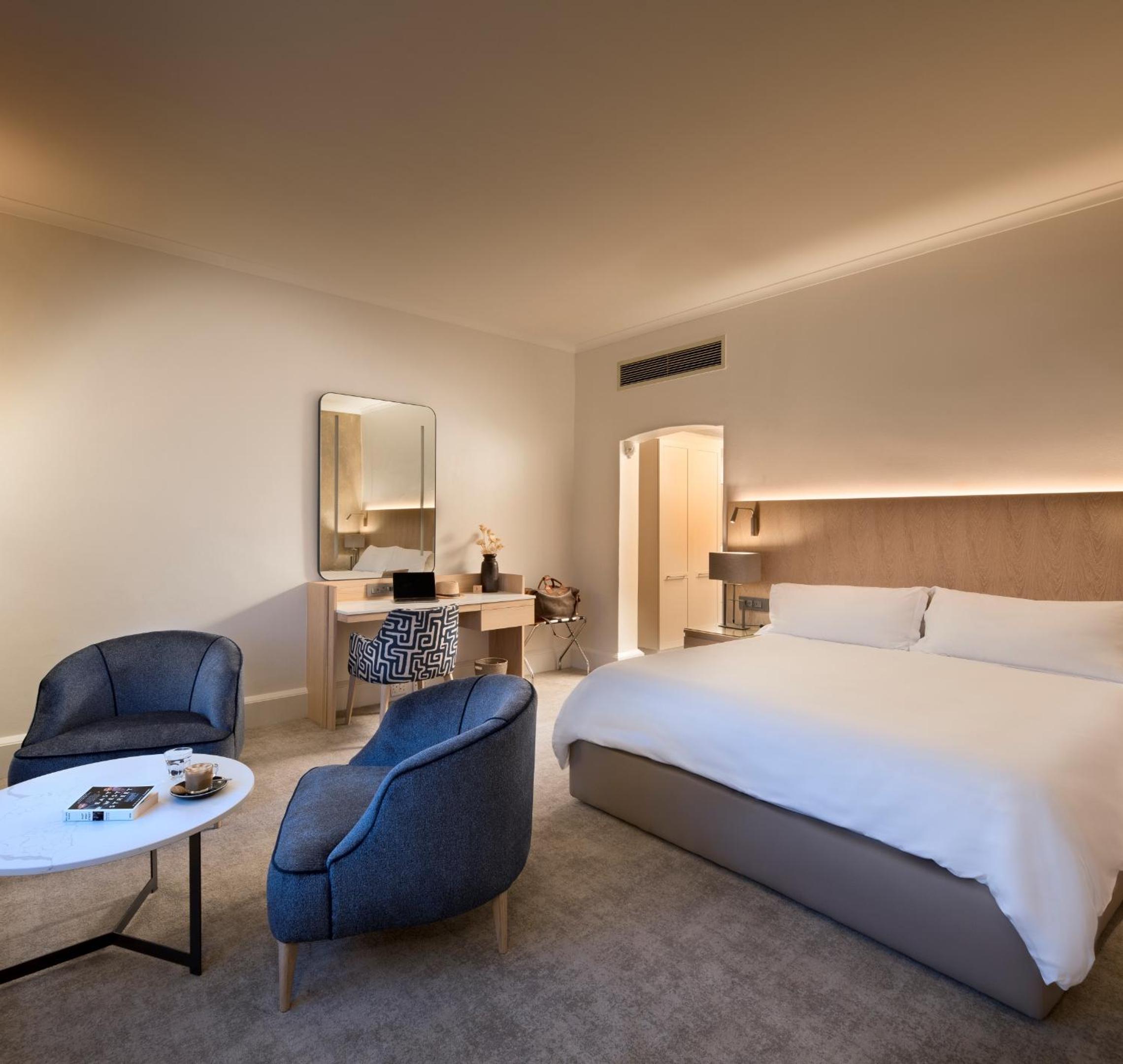 Superior Double Room with Piazza View - Photo 9