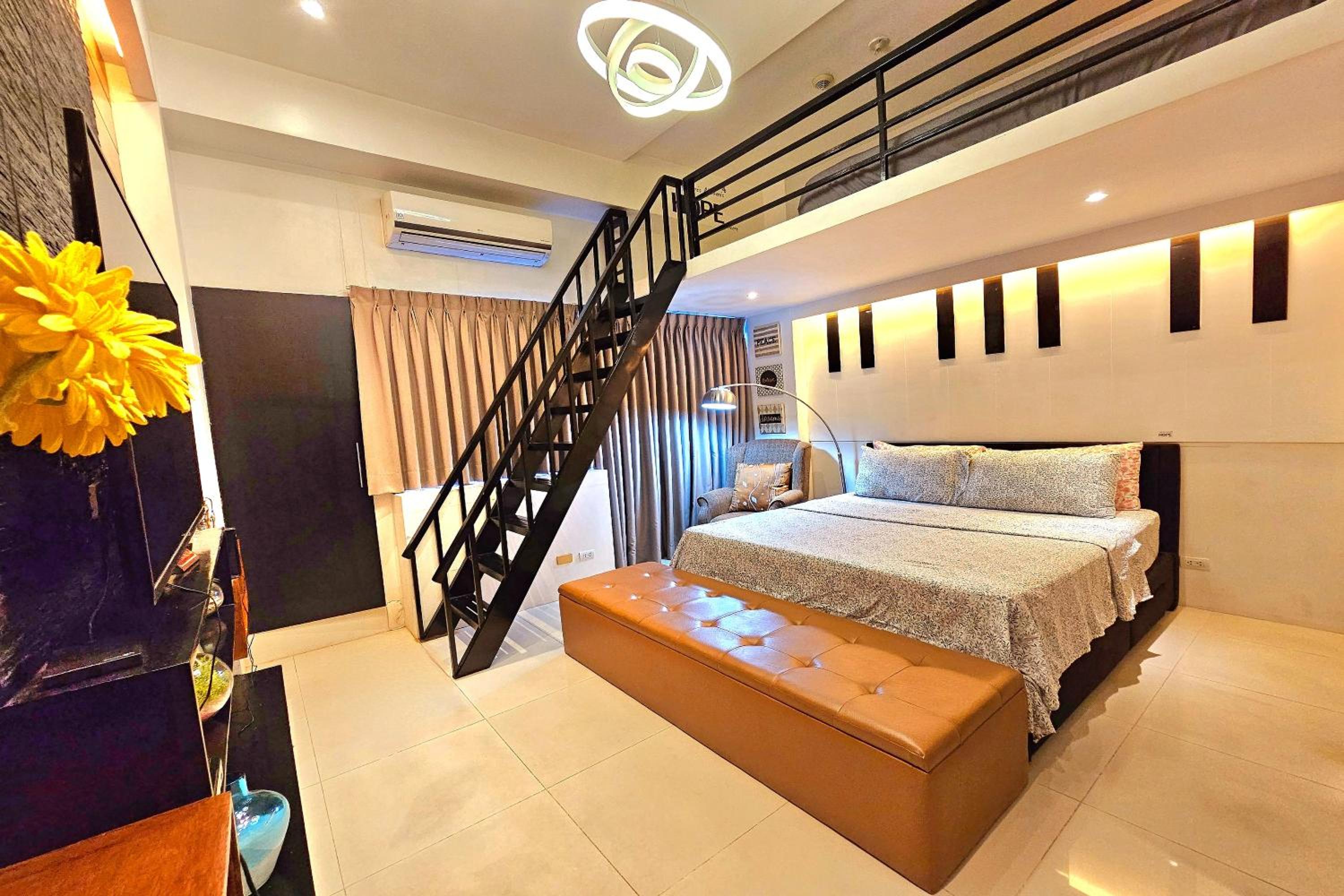 Loft - Photo 1