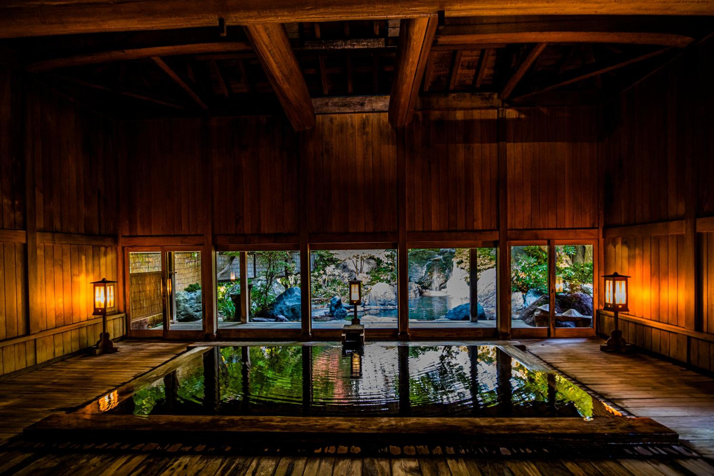 Deluxe Japanese-Style Room with Shared Bathroom photo 2