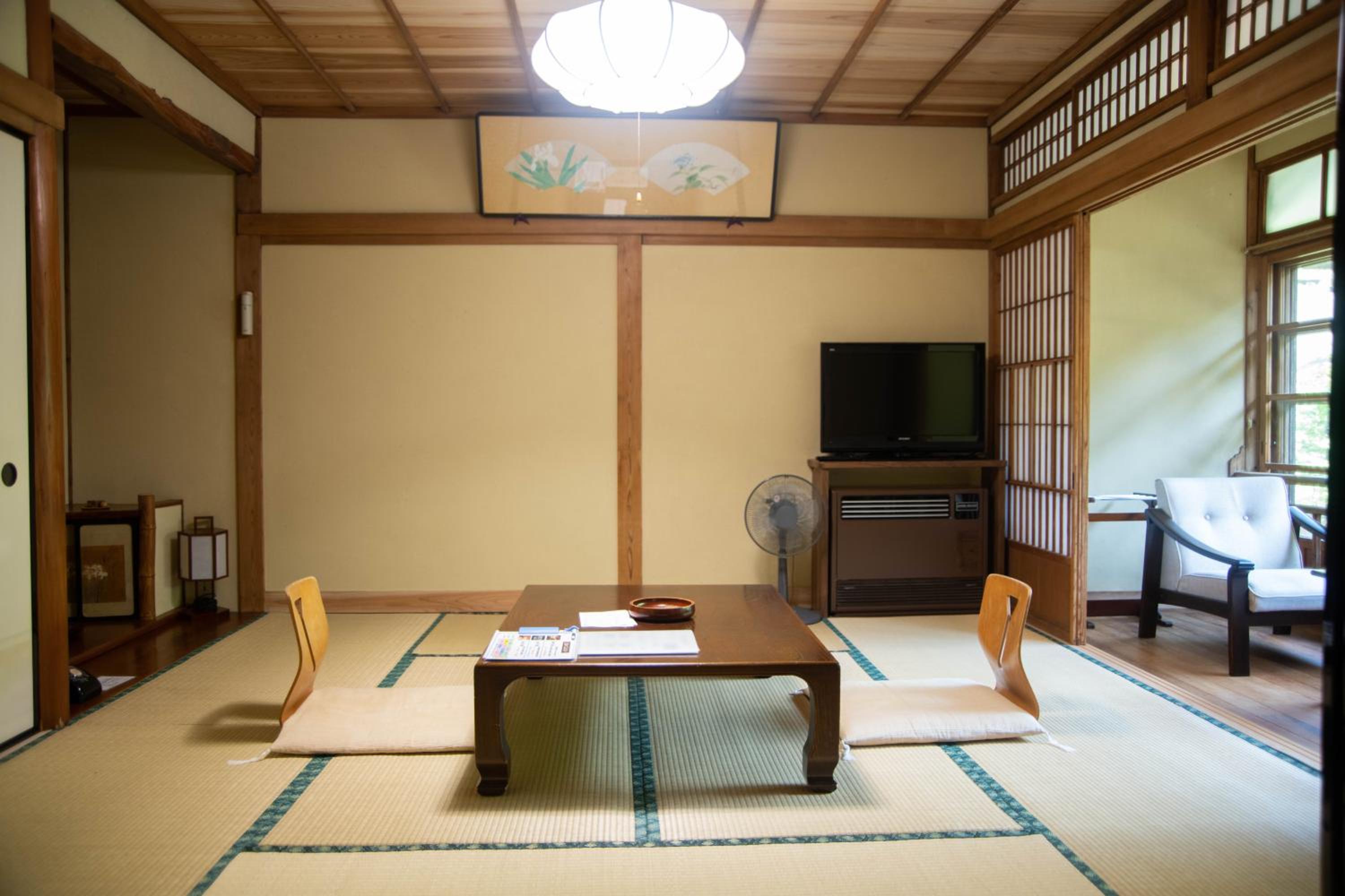 Standard Japanese-Style Room with Shared Bathroom - Annex photo 2